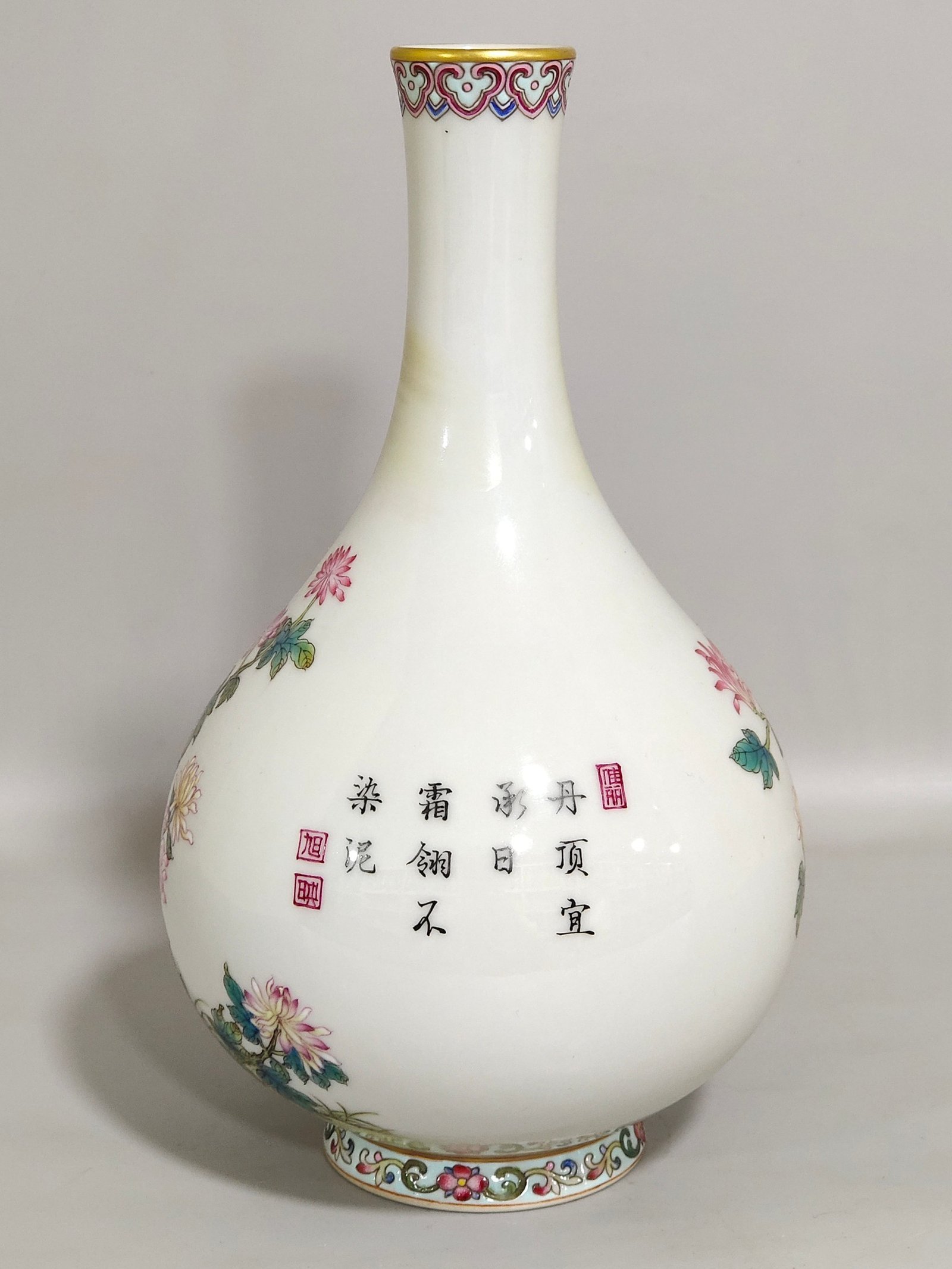 Qing Dynasty Yongzheng red-crowned crane and chrysanthemum poetry vase