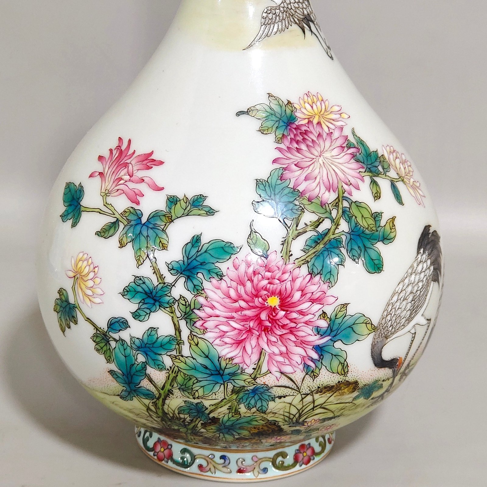 Qing Dynasty Yongzheng red-crowned crane and chrysanthemum poetry vase