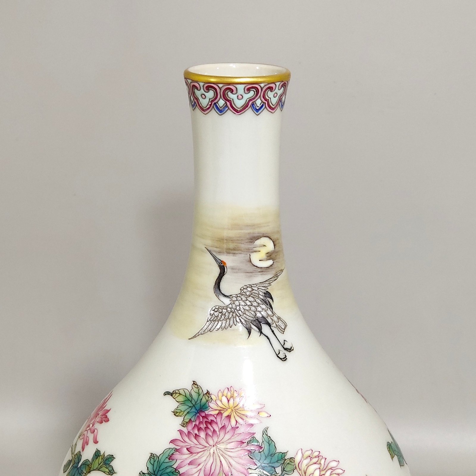 Qing Dynasty Yongzheng red-crowned crane and chrysanthemum poetry vase
