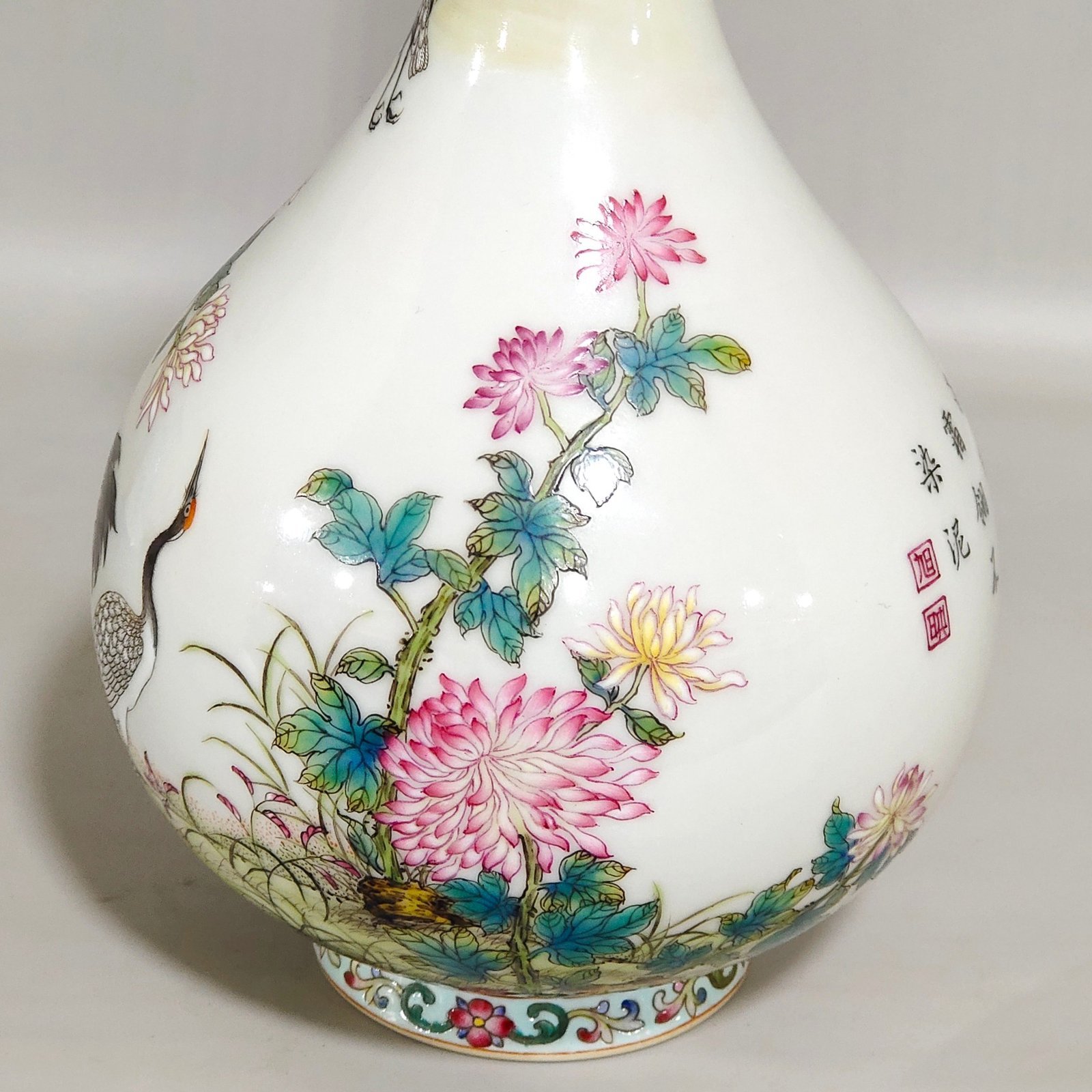 Qing Dynasty Yongzheng red-crowned crane and chrysanthemum poetry vase