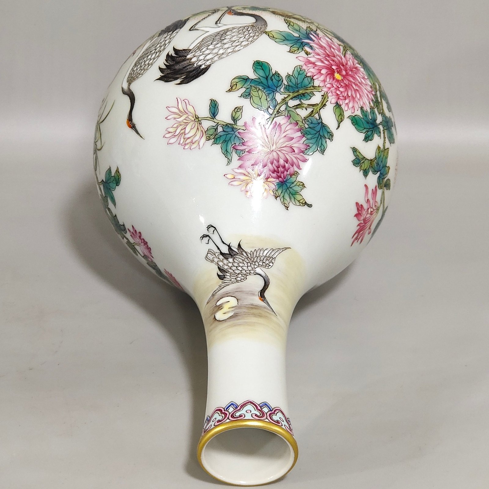 Qing Dynasty Yongzheng red-crowned crane and chrysanthemum poetry vase