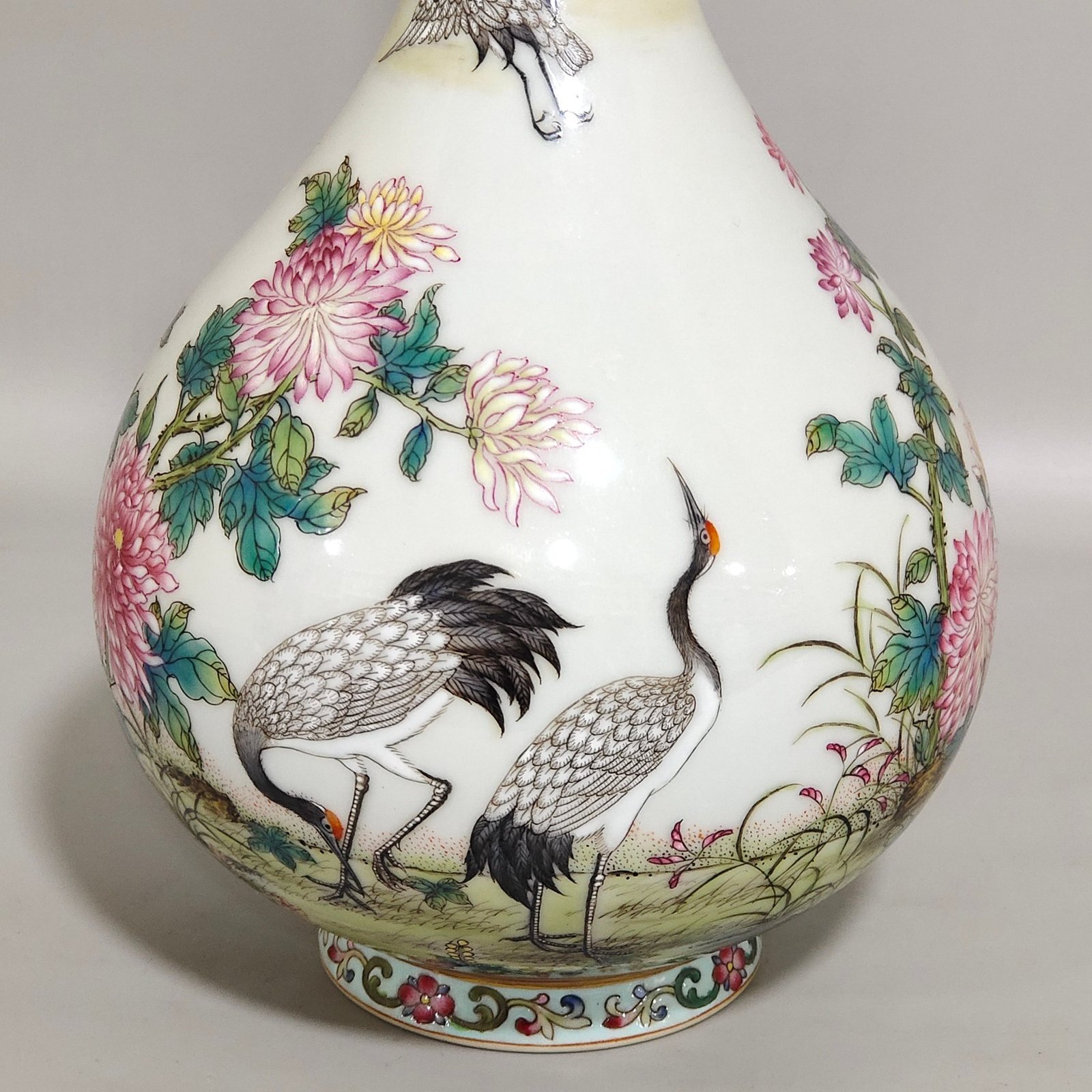Qing Dynasty Yongzheng red-crowned crane and chrysanthemum poetry vase