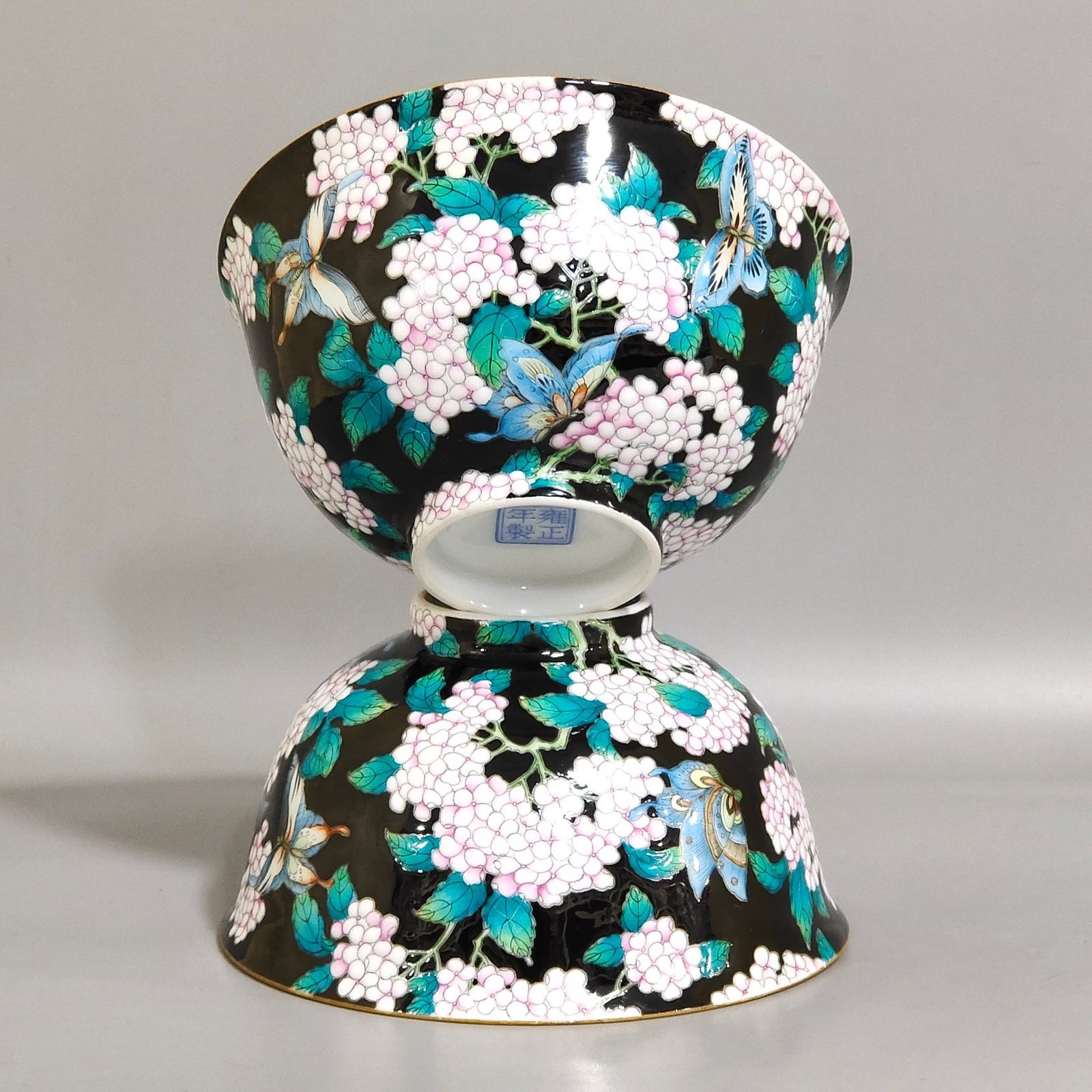 Qing Dynasty Yongzheng black gold glaze hydrangea bowl