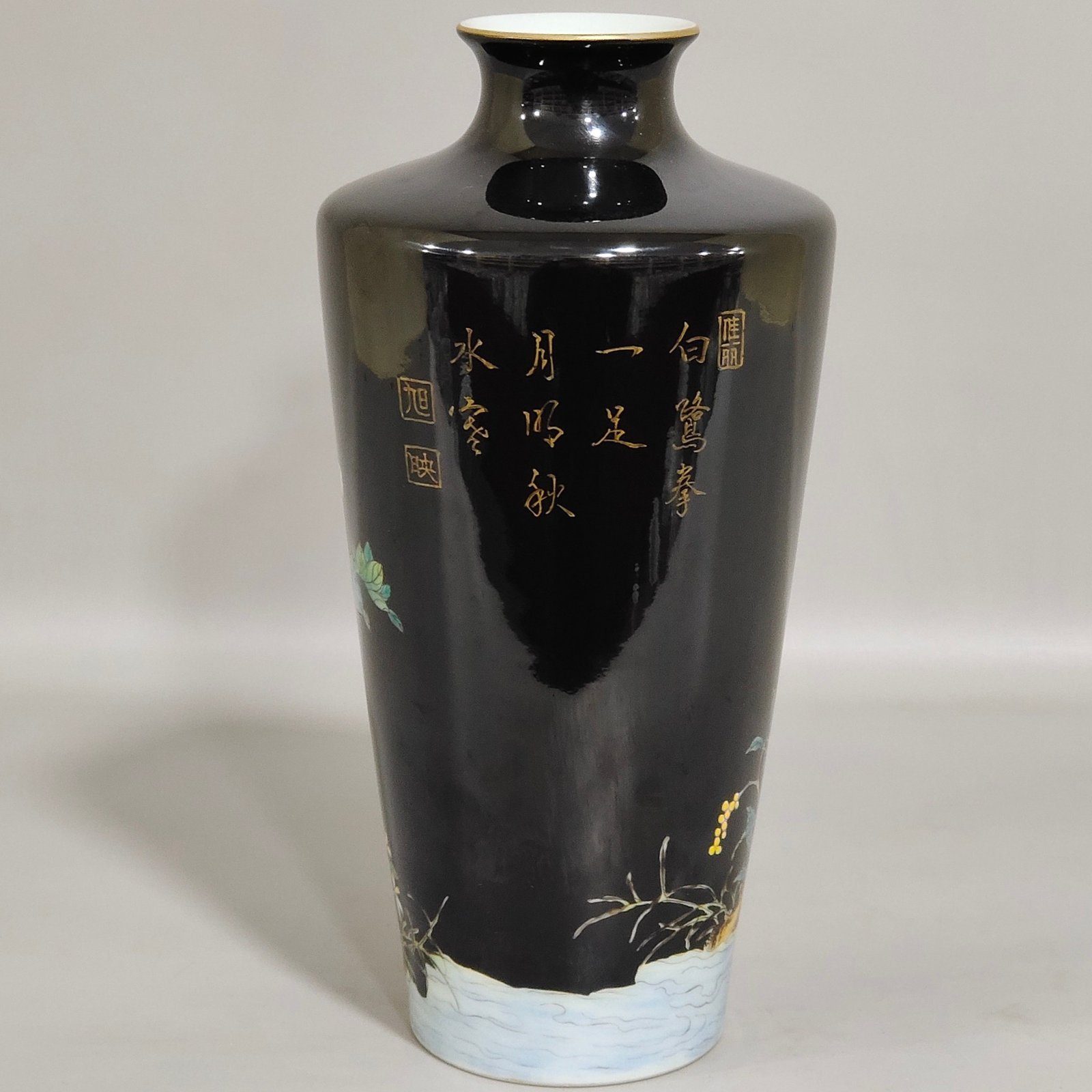 Qing Dynasty Yongzheng black gold glazed floral egret folded shoulder plum vase