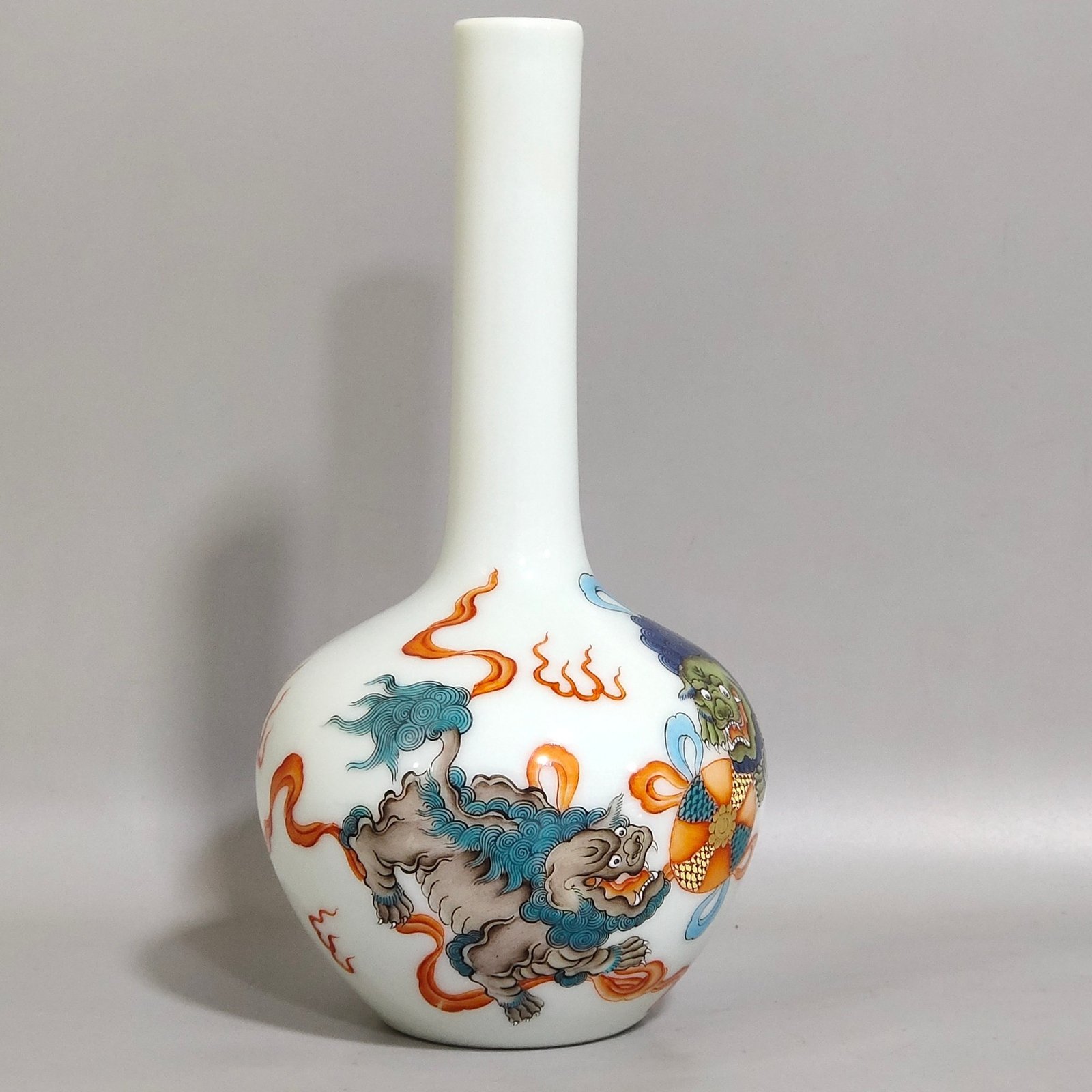 Qing Dynasty Yongzheng Everything Ruyi flask