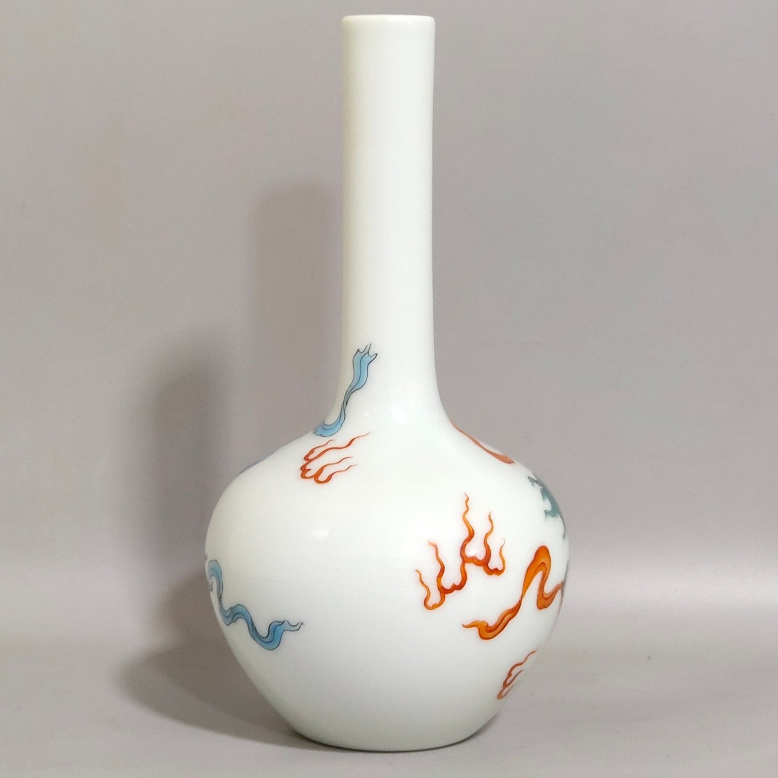 Qing Dynasty Yongzheng Everything Ruyi flask