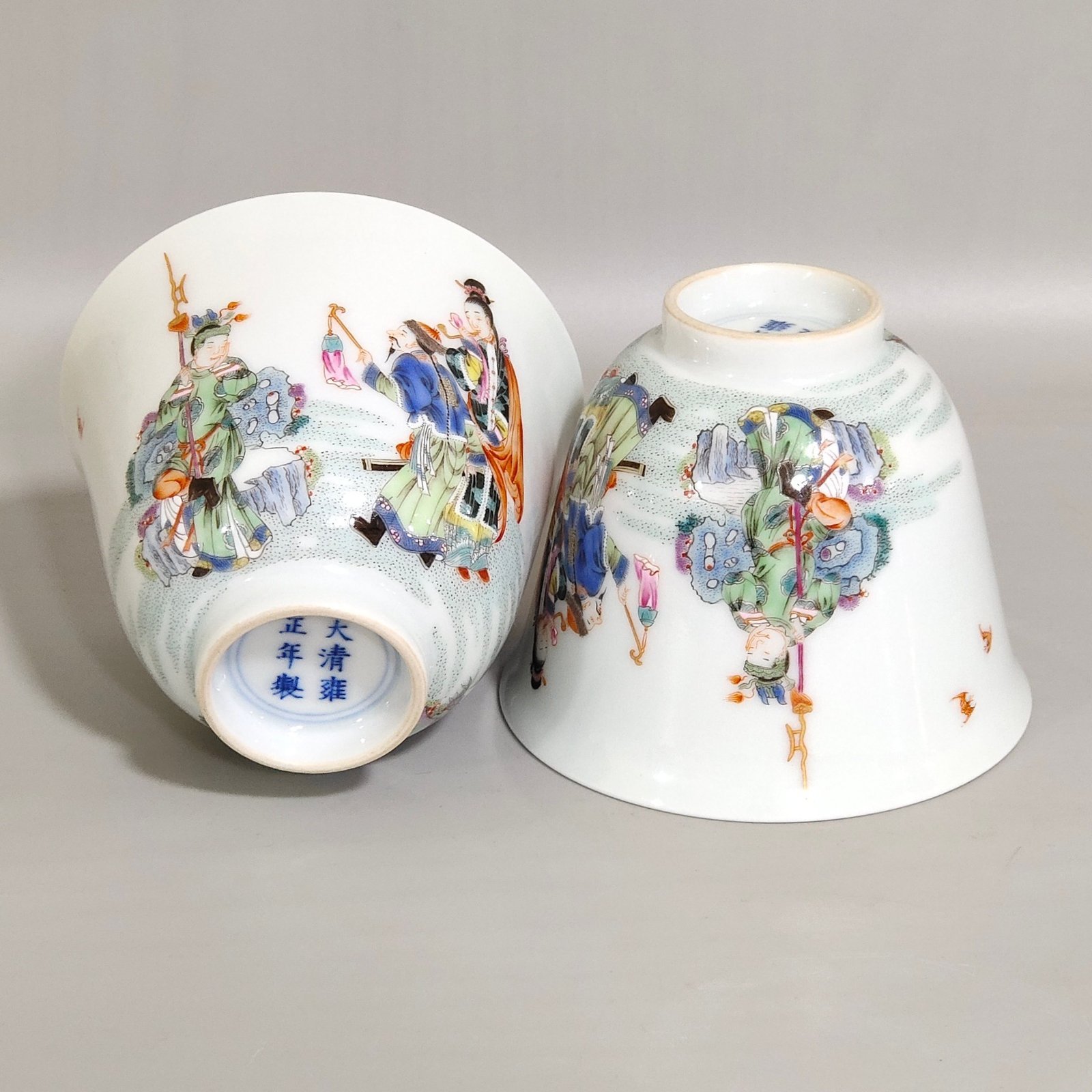 Qing Dynasty Yongzheng Wufu character story bell cup
