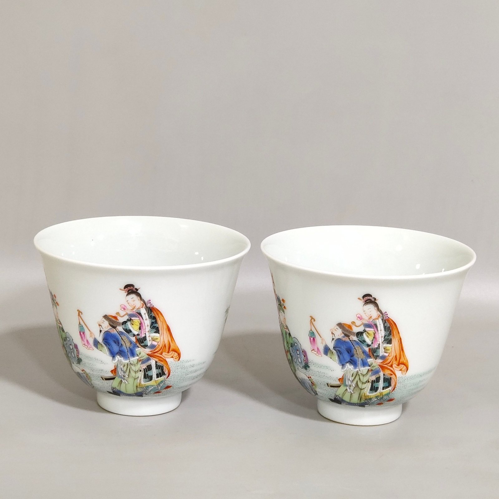 Qing Dynasty Yongzheng Wufu character story bell cup