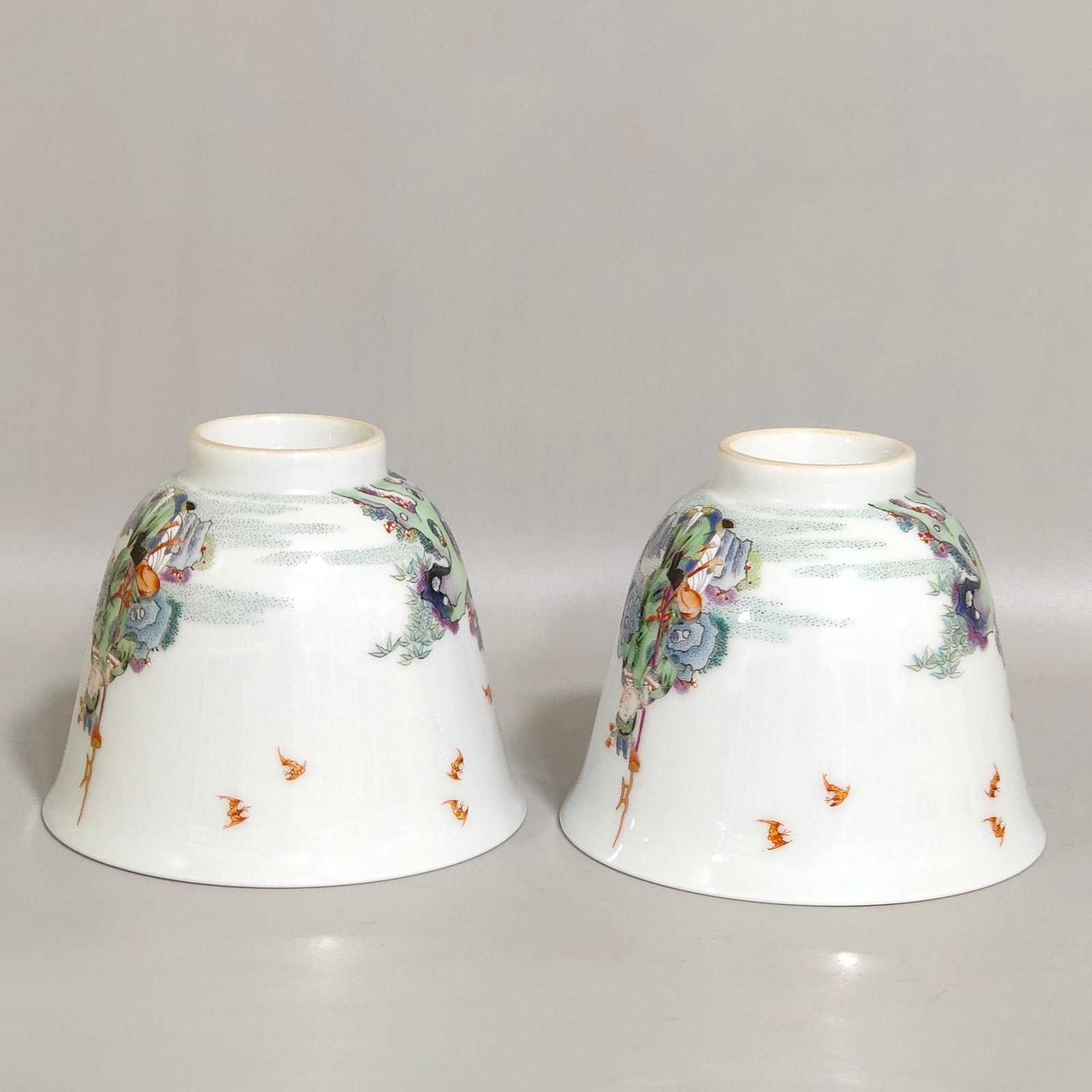 Qing Dynasty Yongzheng Wufu character story bell cup