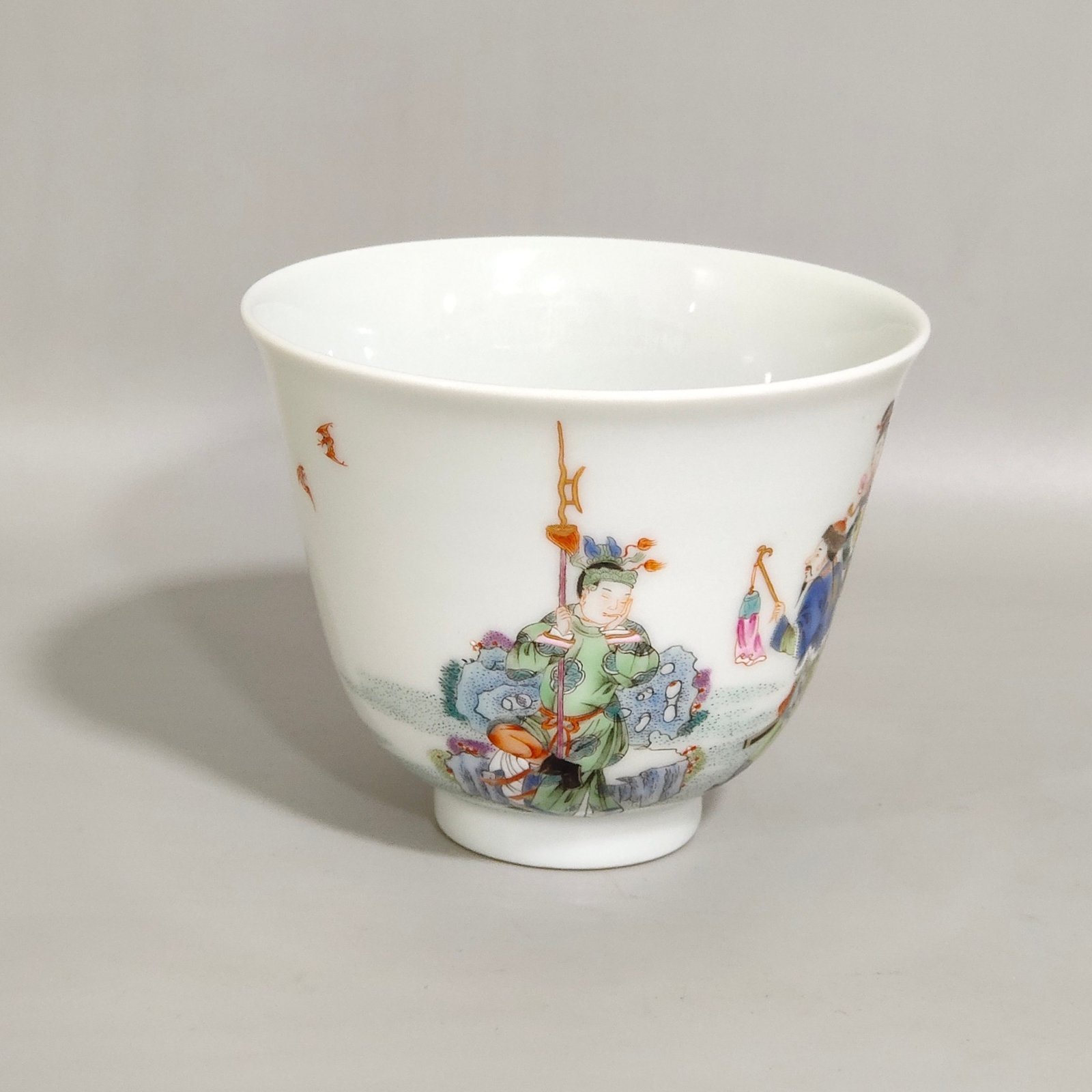 Qing Dynasty Yongzheng Wufu character story bell cup