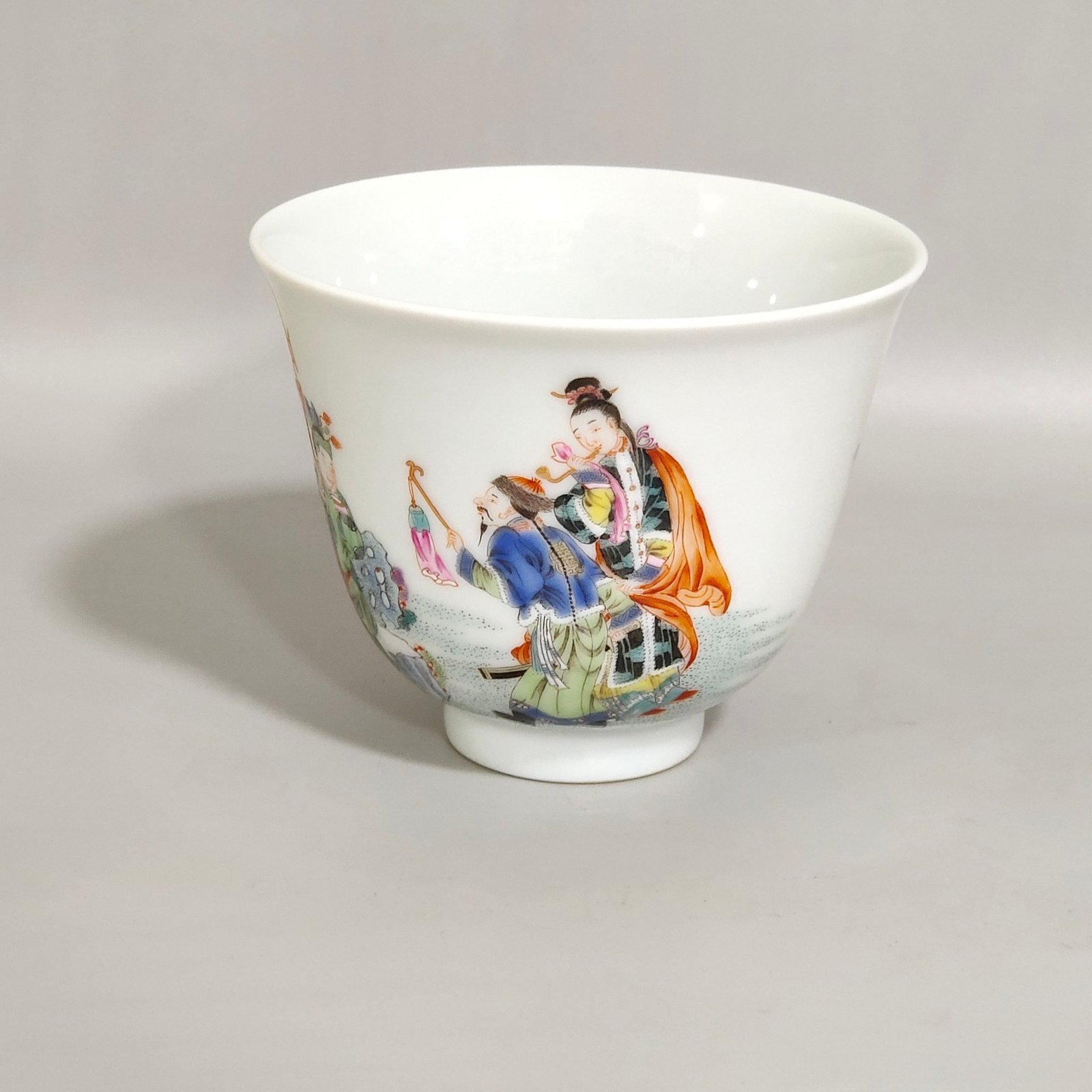 Qing Dynasty Yongzheng Wufu character story bell cup
