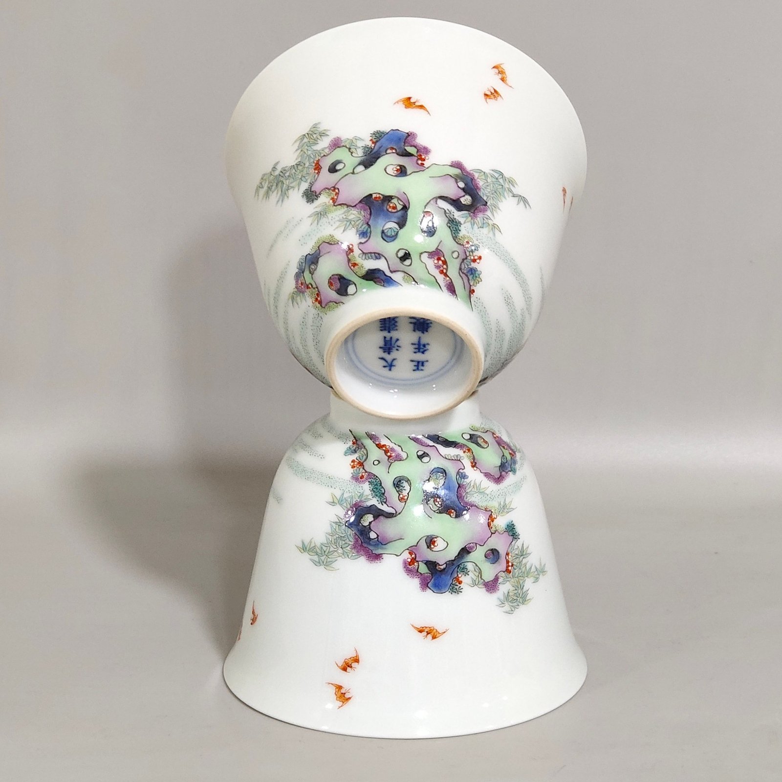 Qing Dynasty Yongzheng Wufu character story bell cup