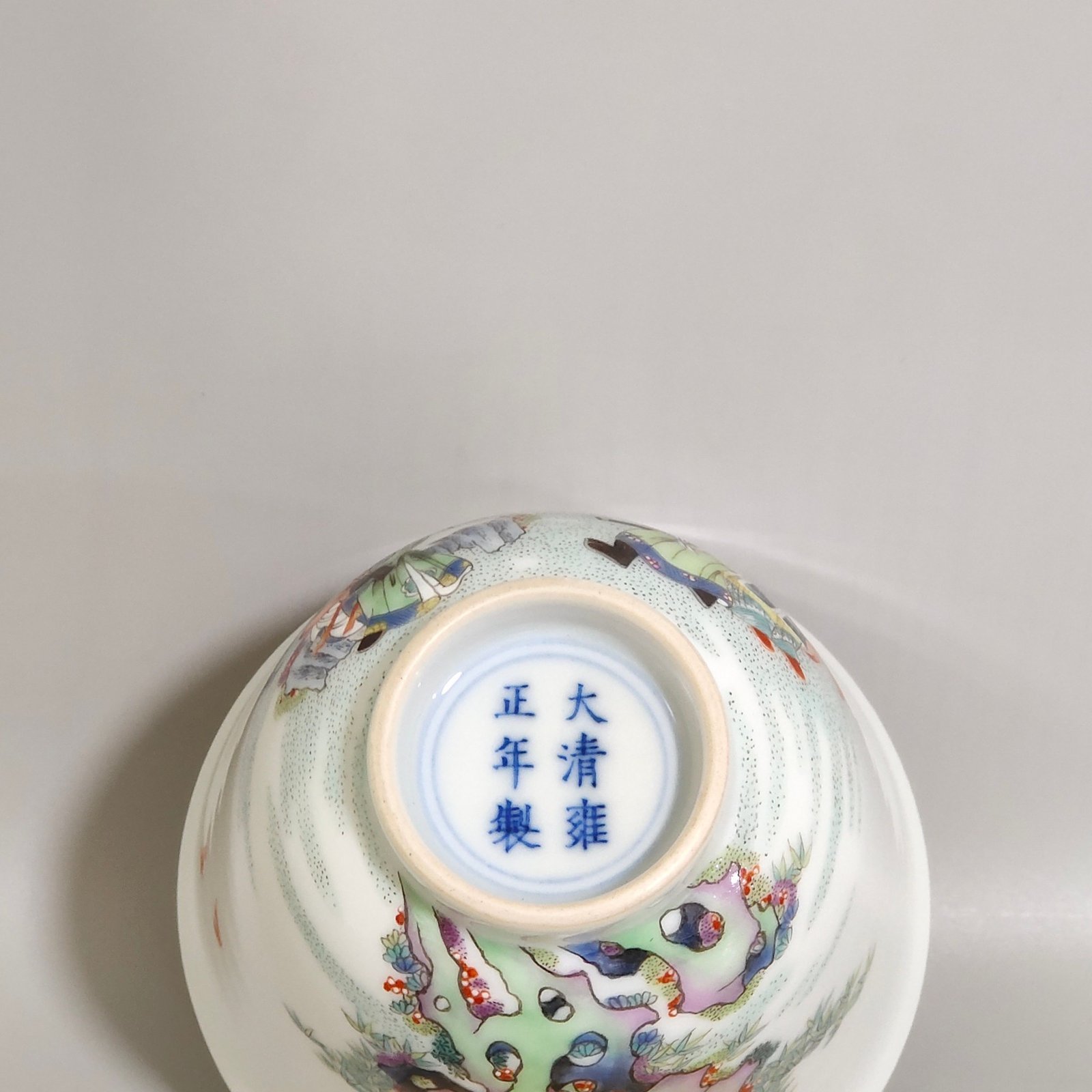 Qing Dynasty Yongzheng Wufu character story bell cup