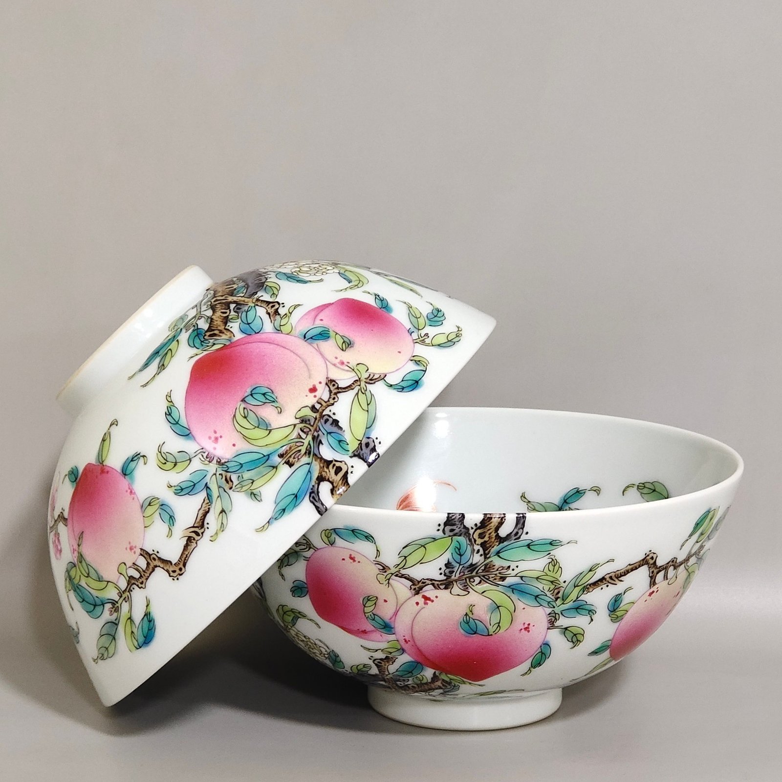 Qing Dynasty Yongzheng Five Blessings and Six Peach Branch Bowl