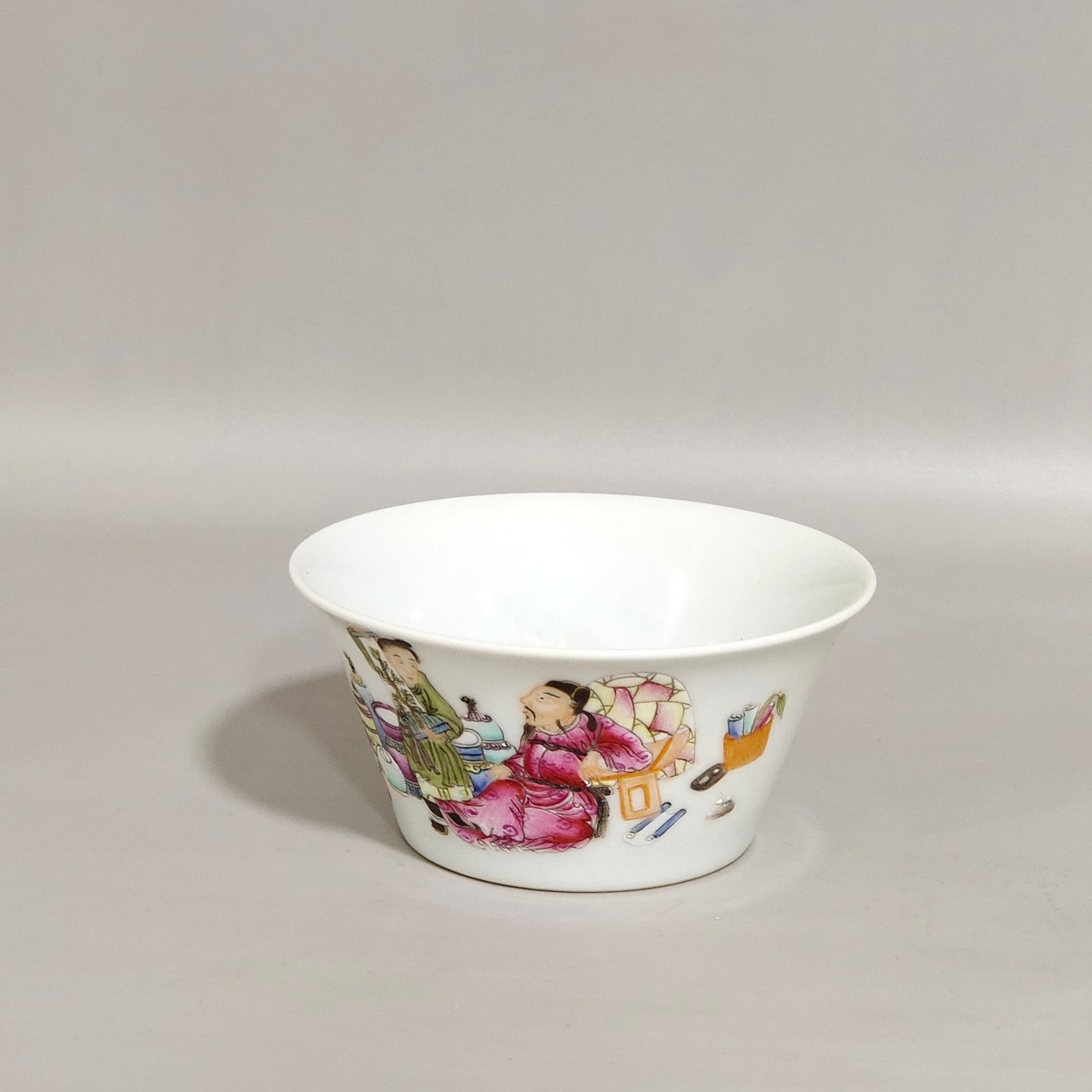 Qing Dynasty Yongzheng Gao Shitu horseshoe cup with story