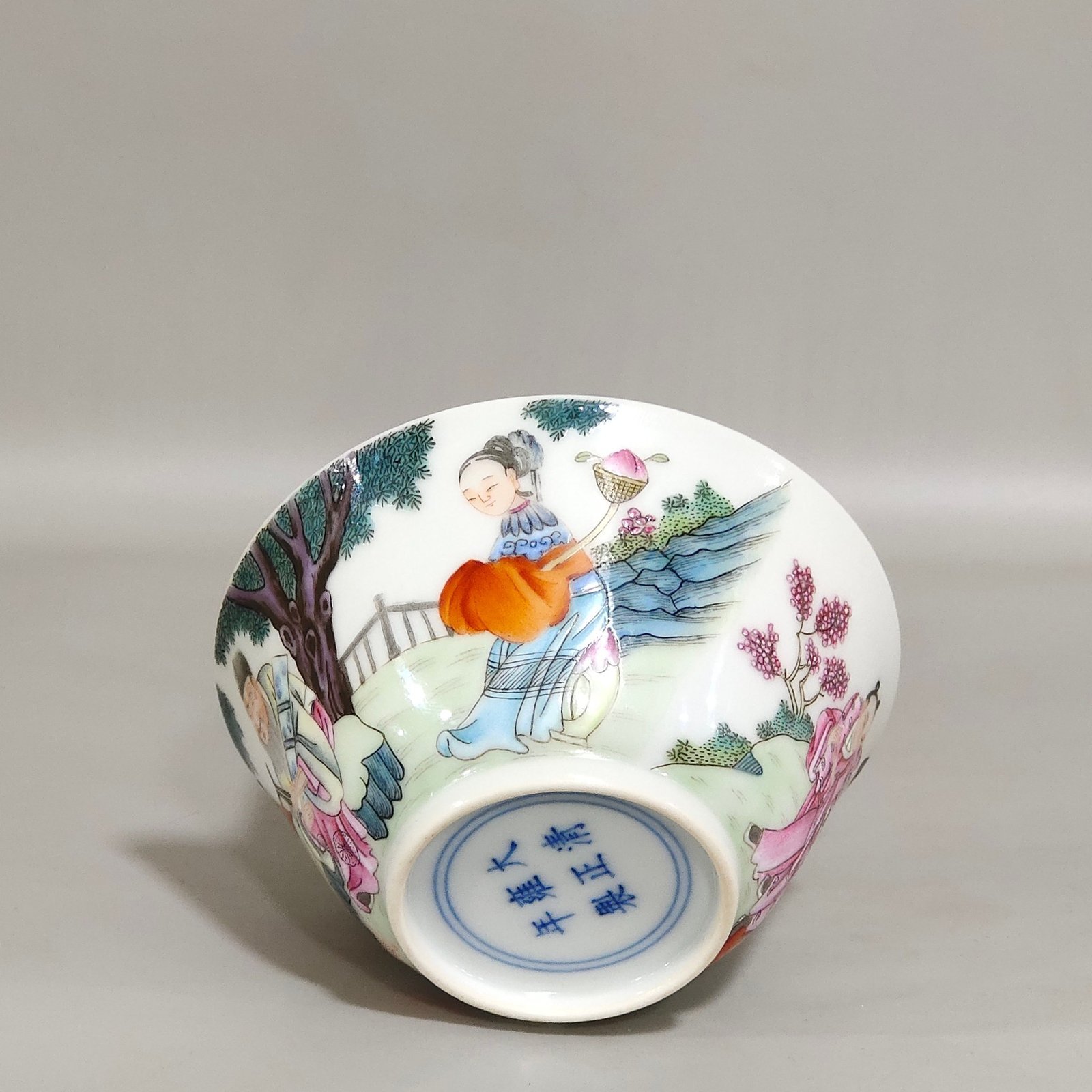 Qing Dynasty Yongzheng The Eight Immortals Cup