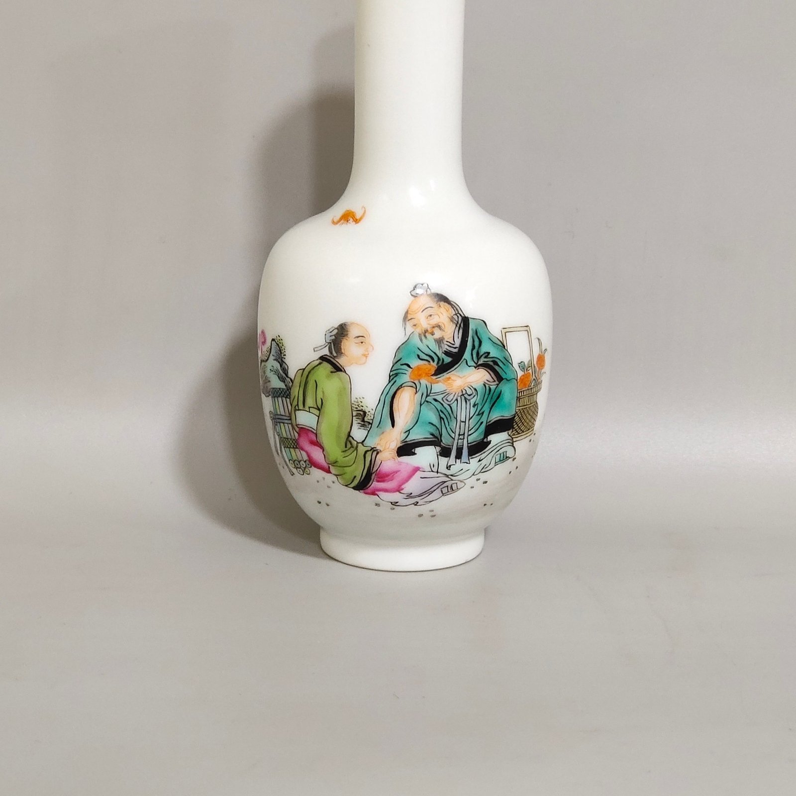 Qing Dynasty Yongzheng character story vial