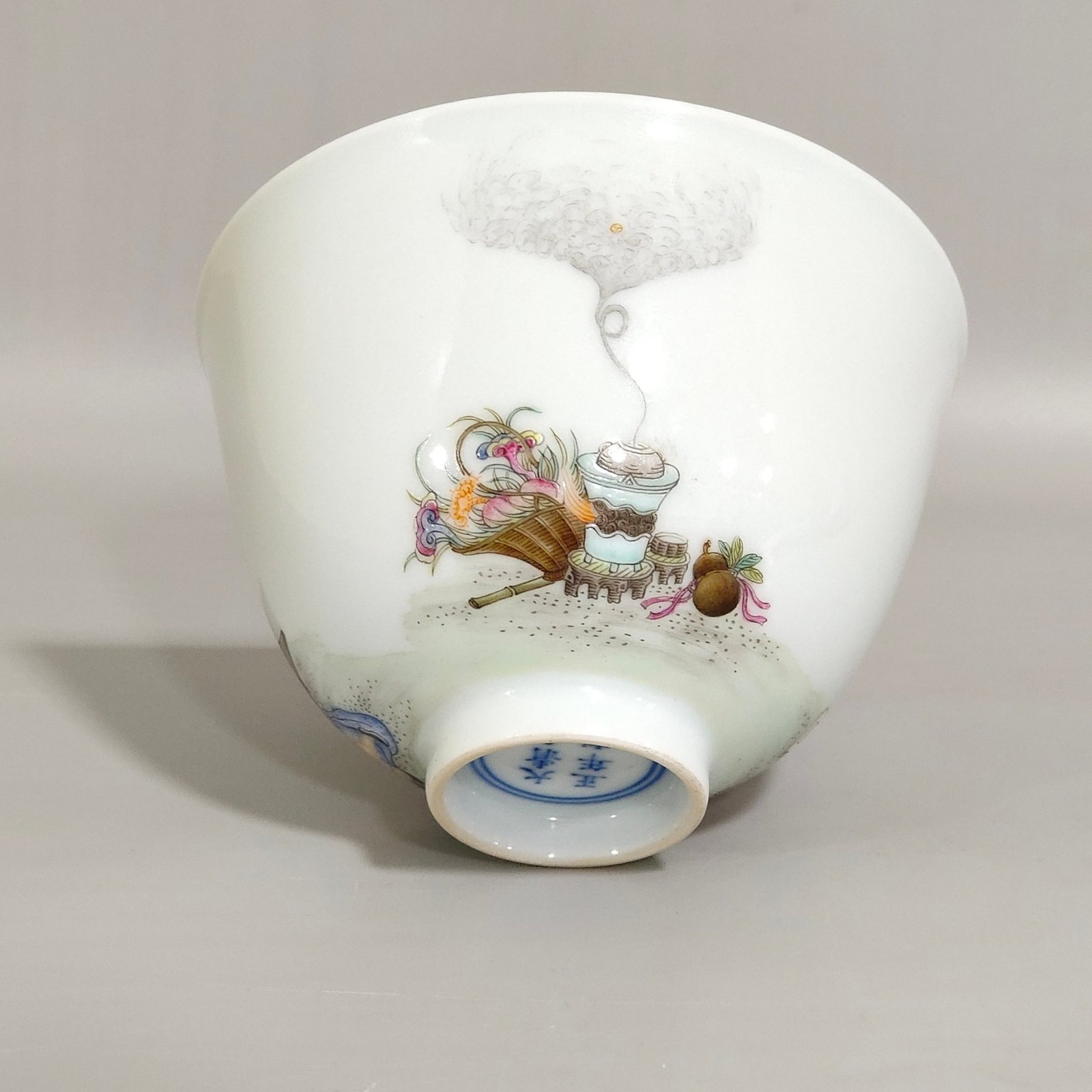 Qing Dynasty Yongzheng character story cup