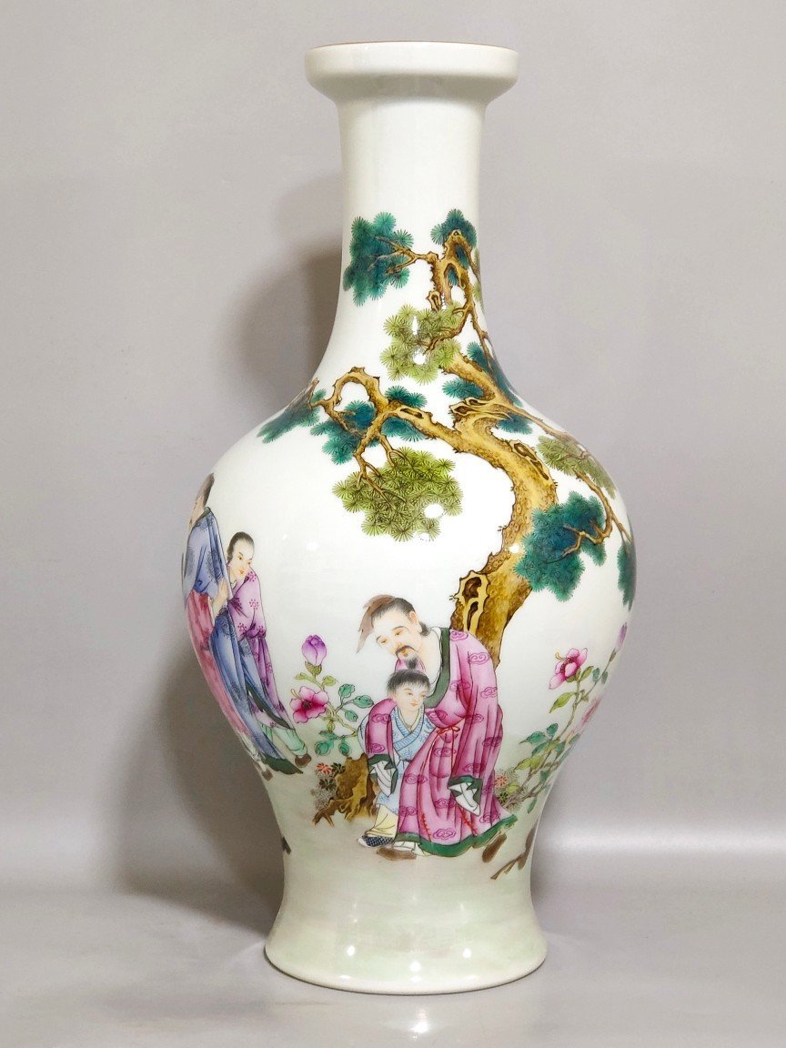 Qing Dynasty Yongzheng Olive vase with stories