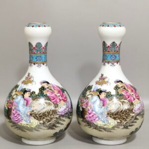 Qing Dynasty Yongzheng Garlic vase with stories