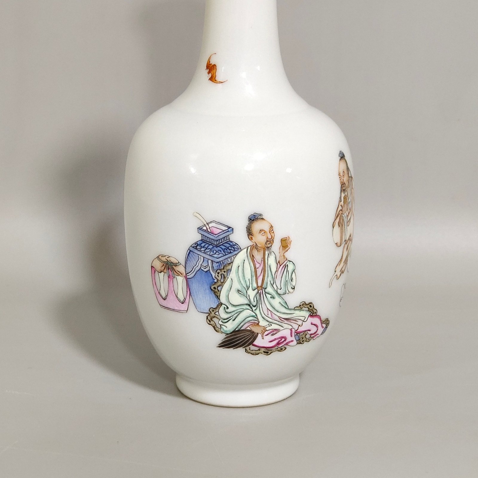 Qing Dynasty Yongzheng character story flask