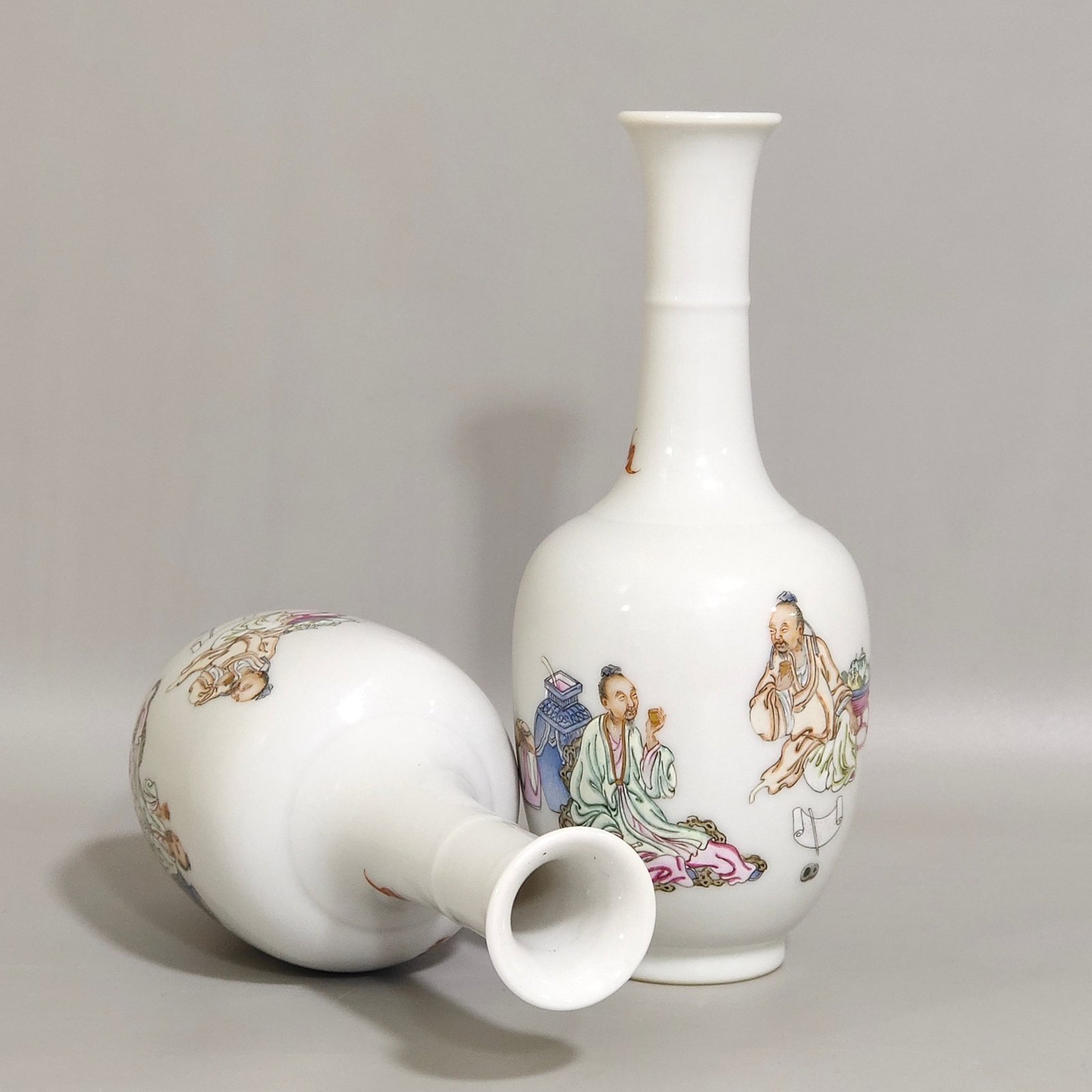 Qing Dynasty Yongzheng character story flask