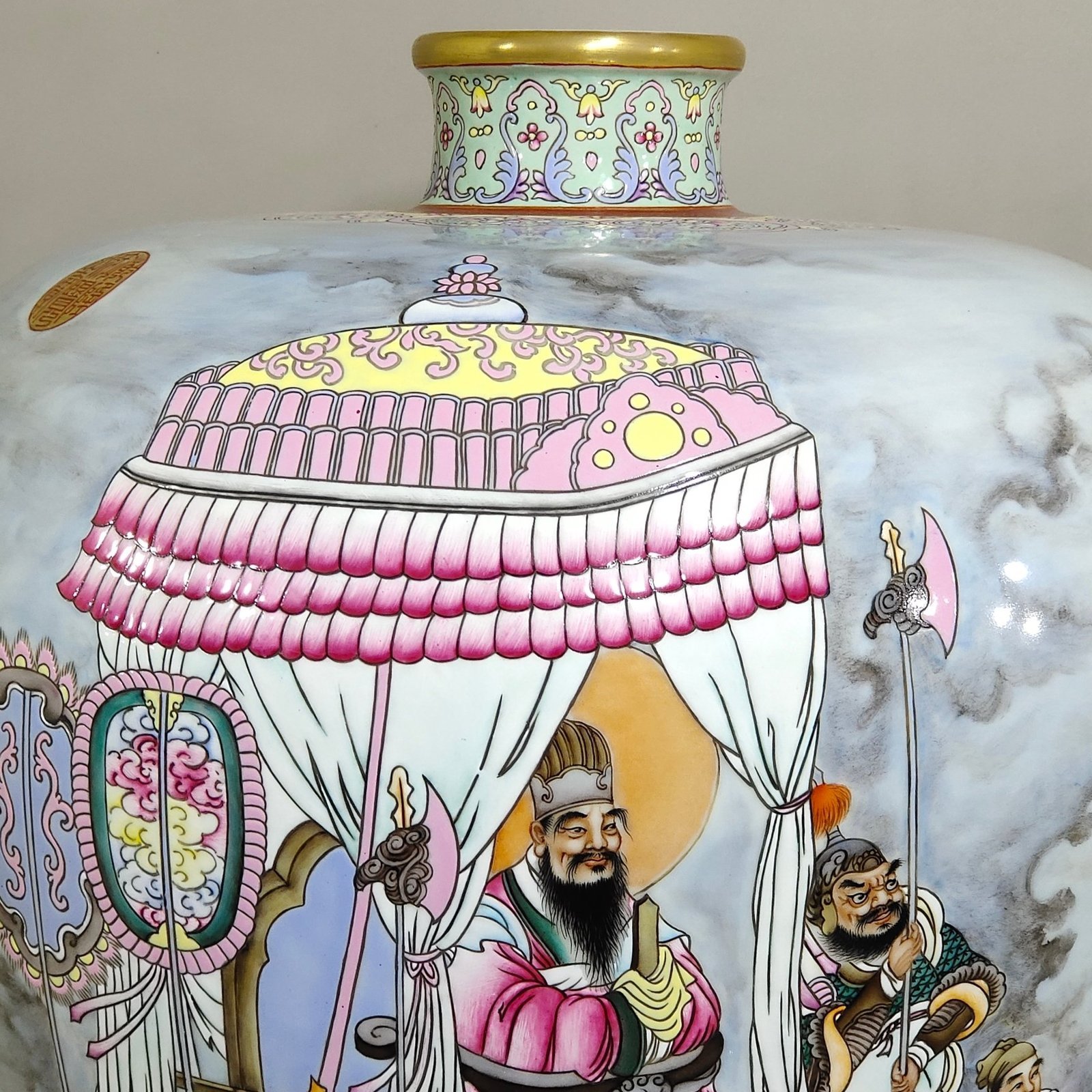 Qing Dynasty Yongzheng A large plum vase with pictures and poems