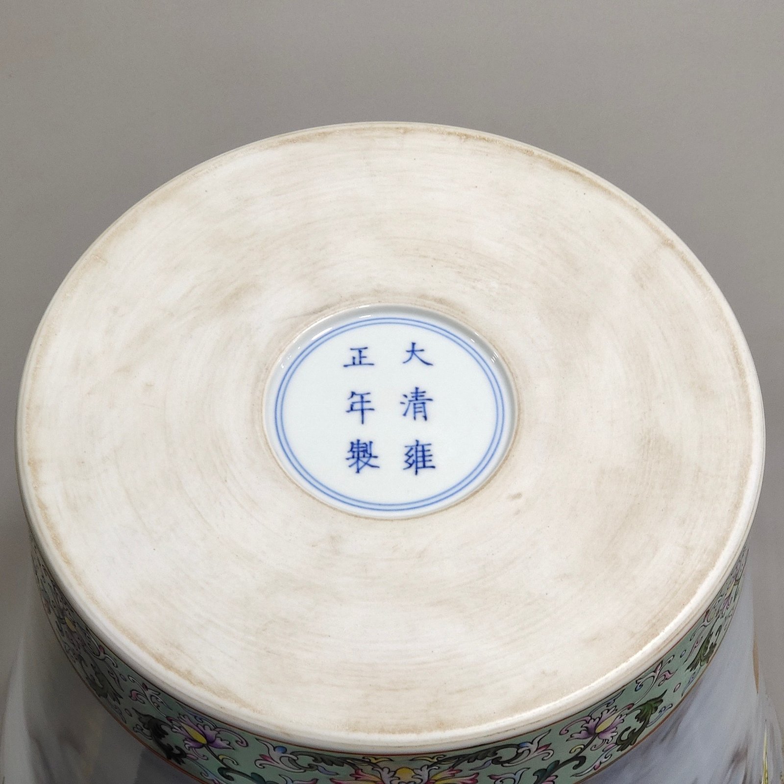 Qing Dynasty Yongzheng A large plum vase with pictures and poems