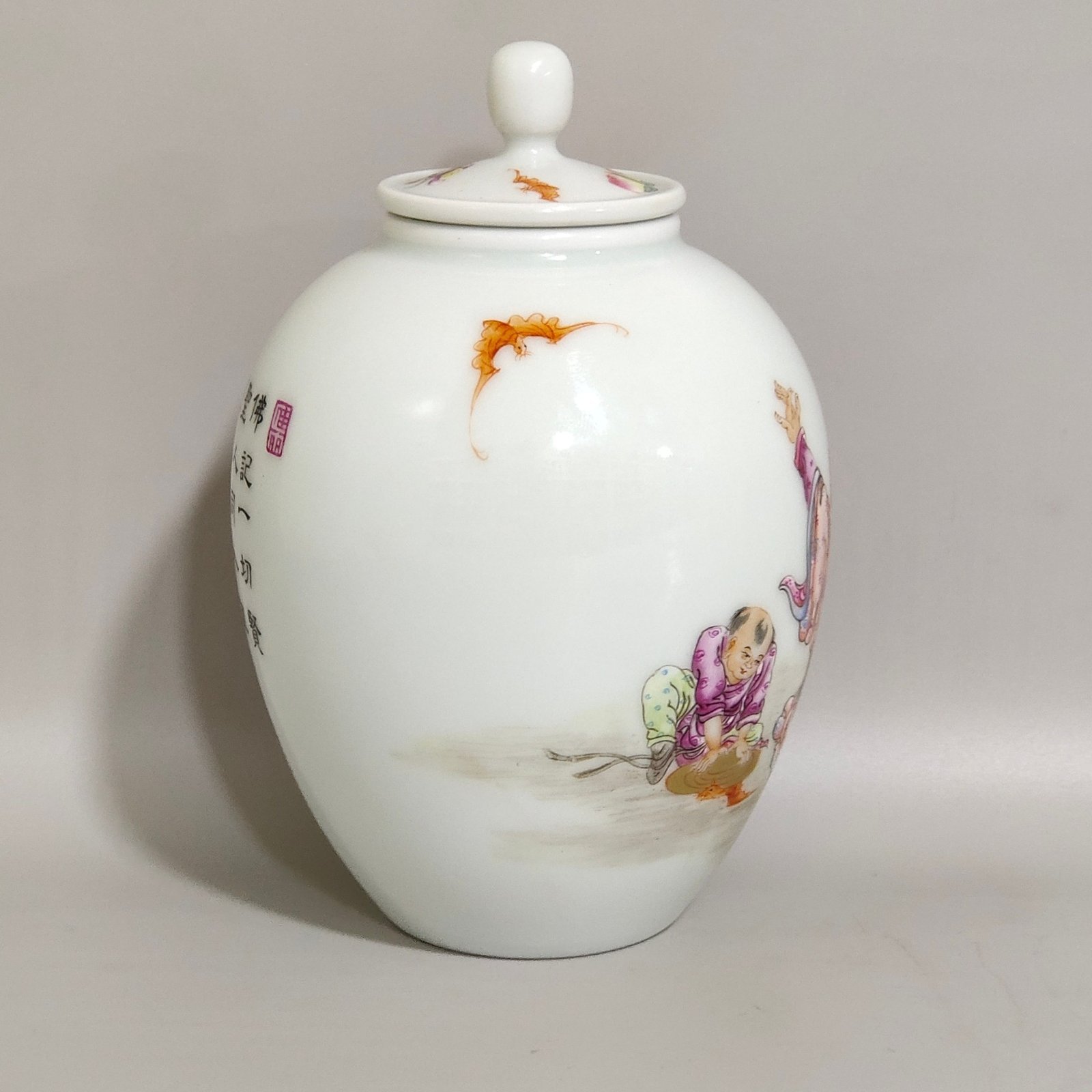 Qing Dynasty Yongzheng figure’s poem tea can