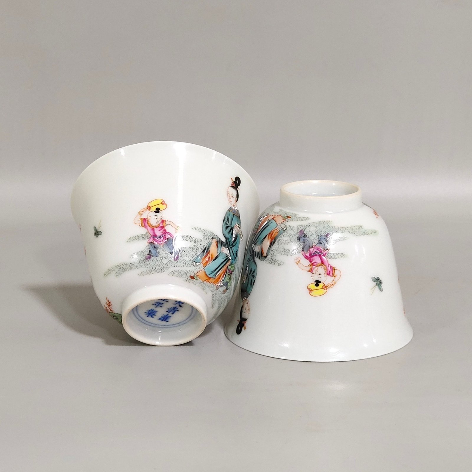 Qing Dynasty Yongzheng lady’s belt picture thin cup