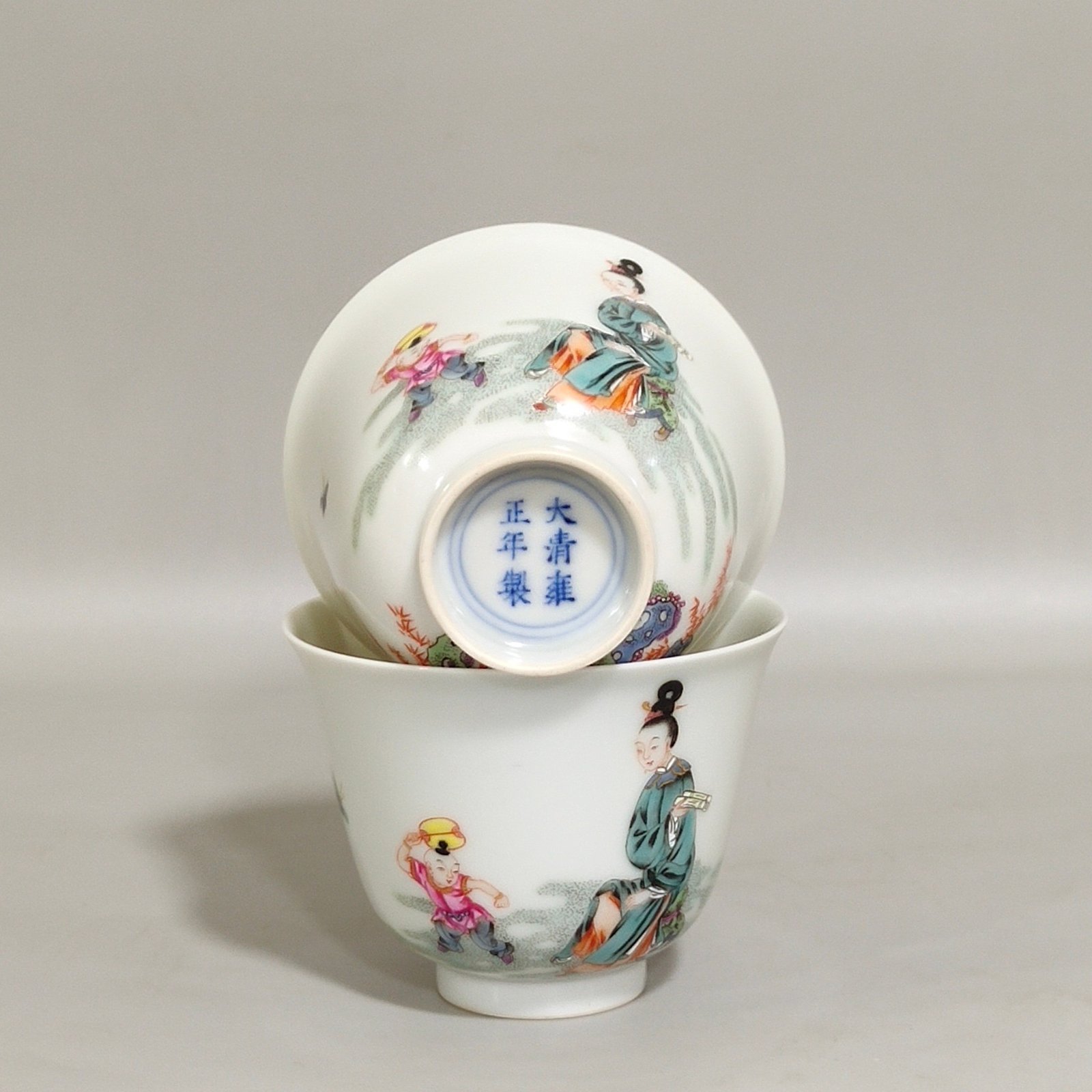 Qing Dynasty Yongzheng lady’s belt picture thin cup