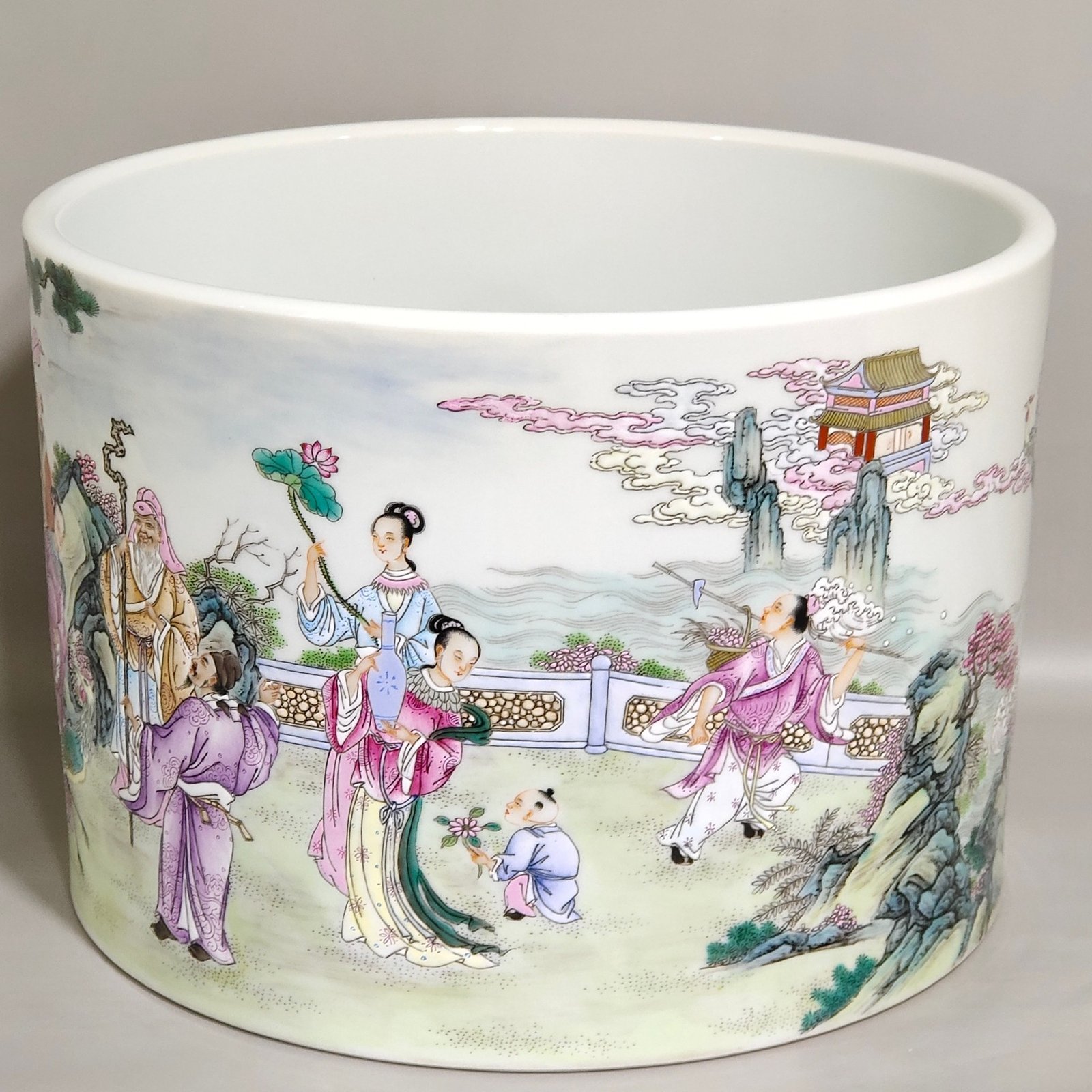 Qing Dynasty Yongzheng A large pen bucket with poems written by the Eight Immortals crossing the sea