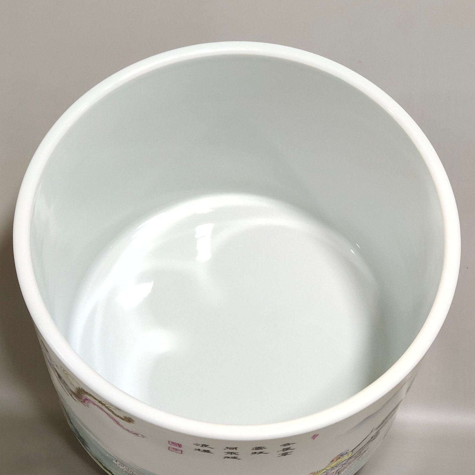 Qing Dynasty Yongzheng A large pen bucket with poems written by the Eight Immortals crossing the sea