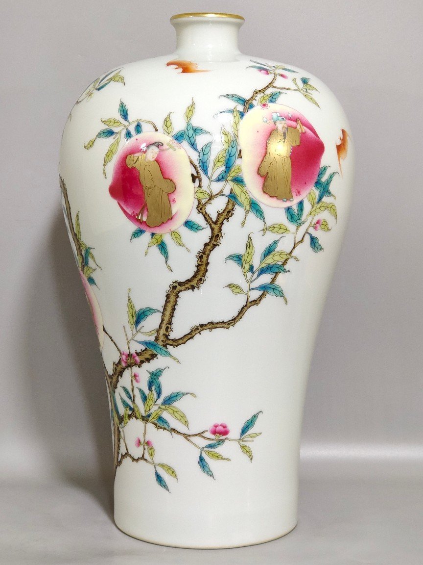 Qing Dynasty Yongzheng Eight Peach and Eight Immortals birthday plum vase