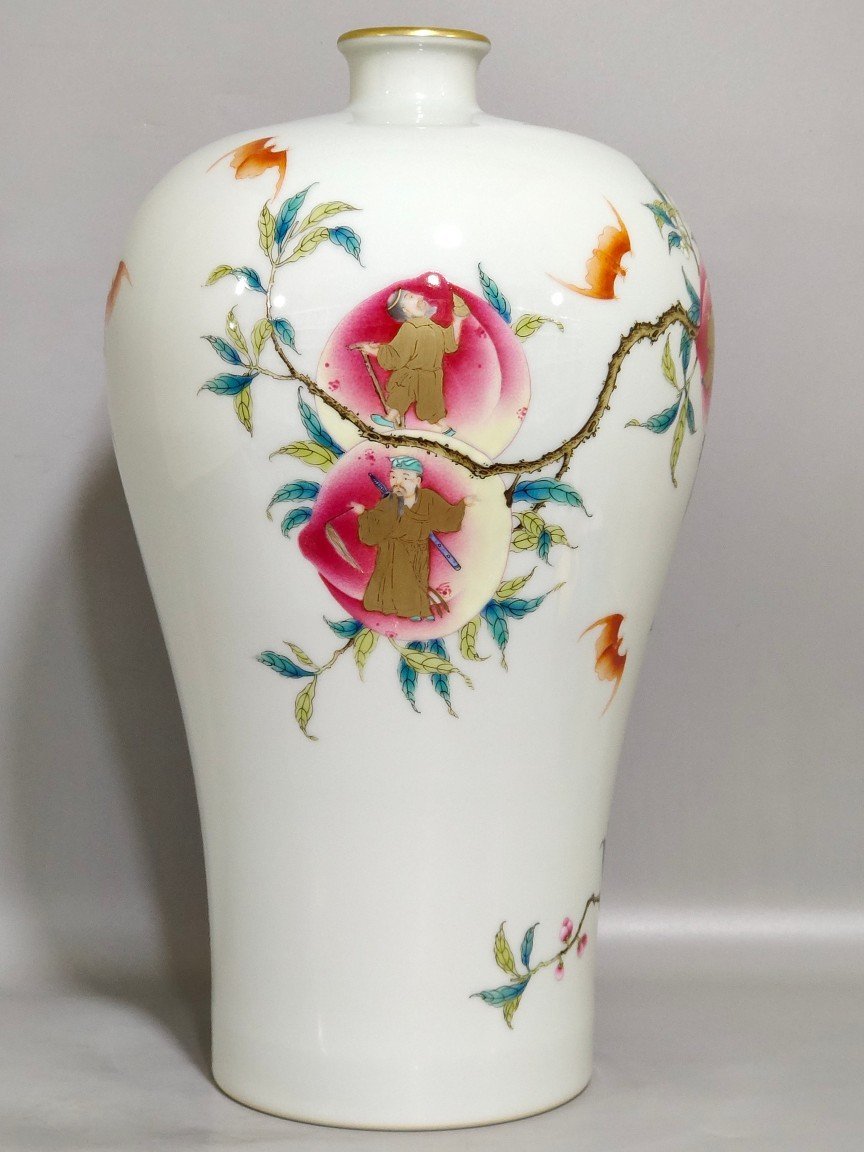 Qing Dynasty Yongzheng Eight Peach and Eight Immortals birthday plum vase