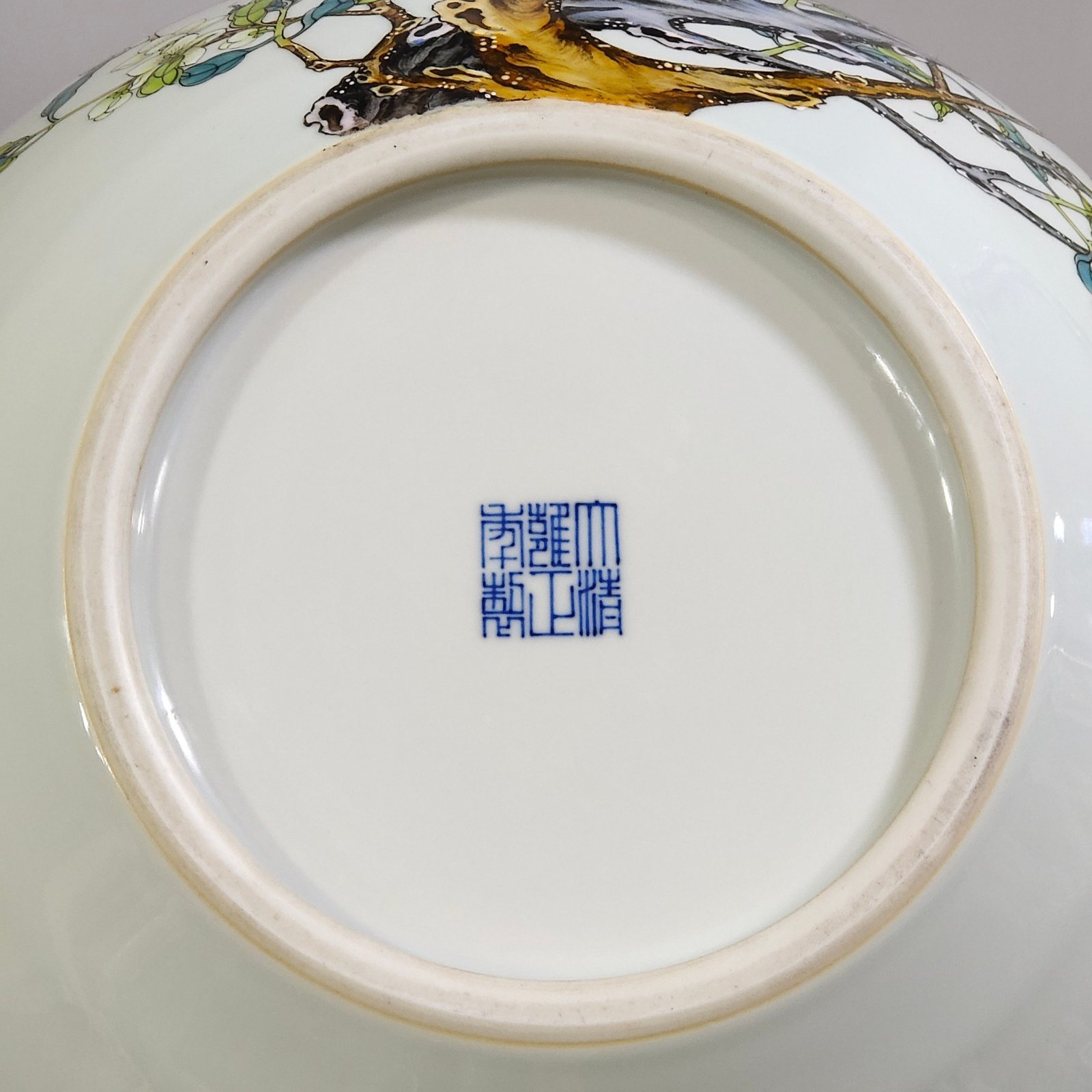 Qing Dynasty Yongzheng Eight Peach Celestial Ball Vase