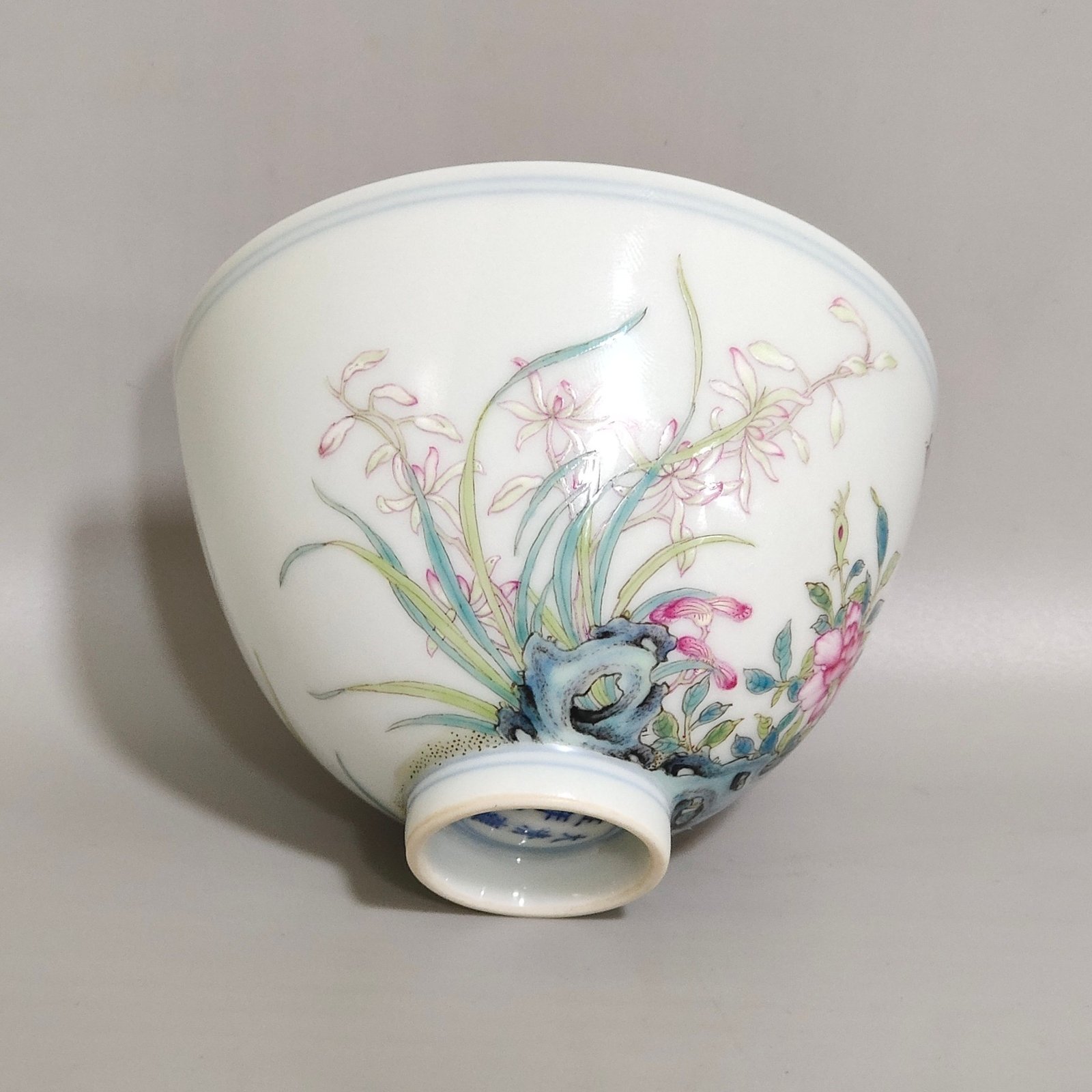 Qing Dynasty Yongzheng orchid-painted chicken heart cup