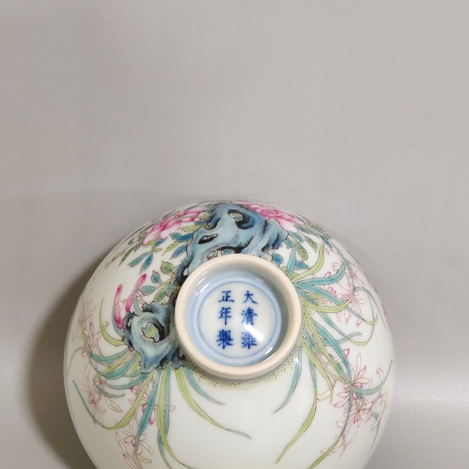 Qing Dynasty Yongzheng orchid-painted chicken heart cup