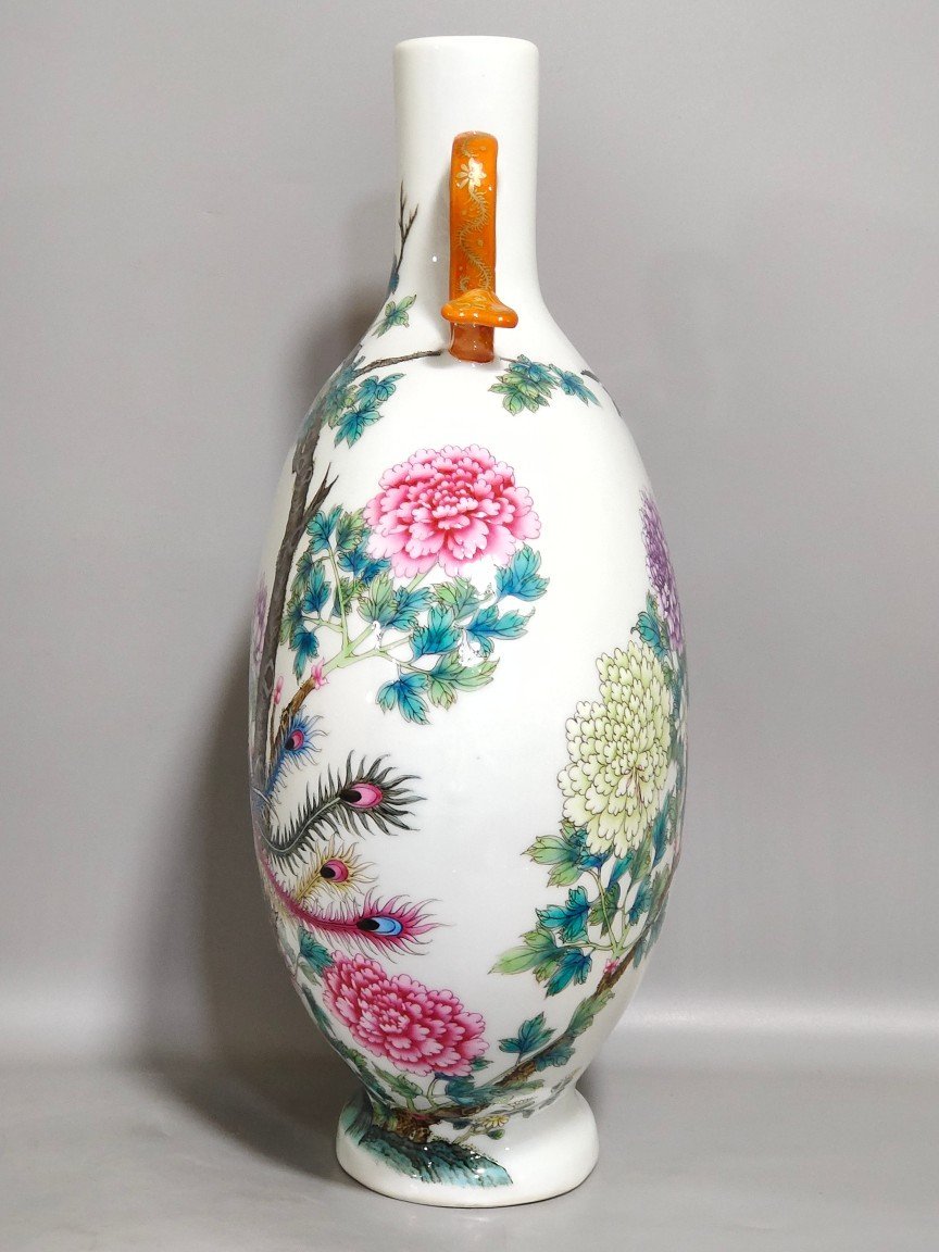 Qing Dynasty Yongzheng Phoenix Peony Flower Holding Moon Vase
