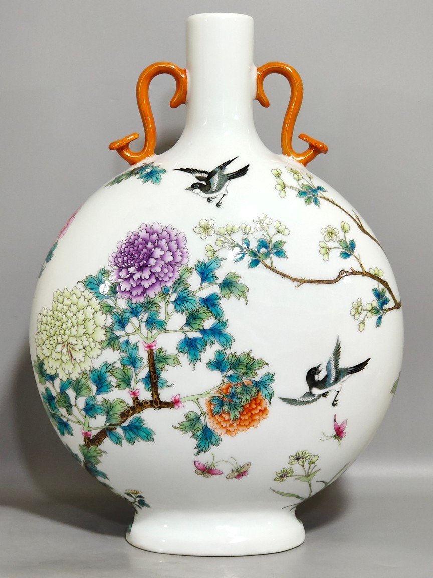 Qing Dynasty Yongzheng Phoenix Peony Flower Holding Moon Vase