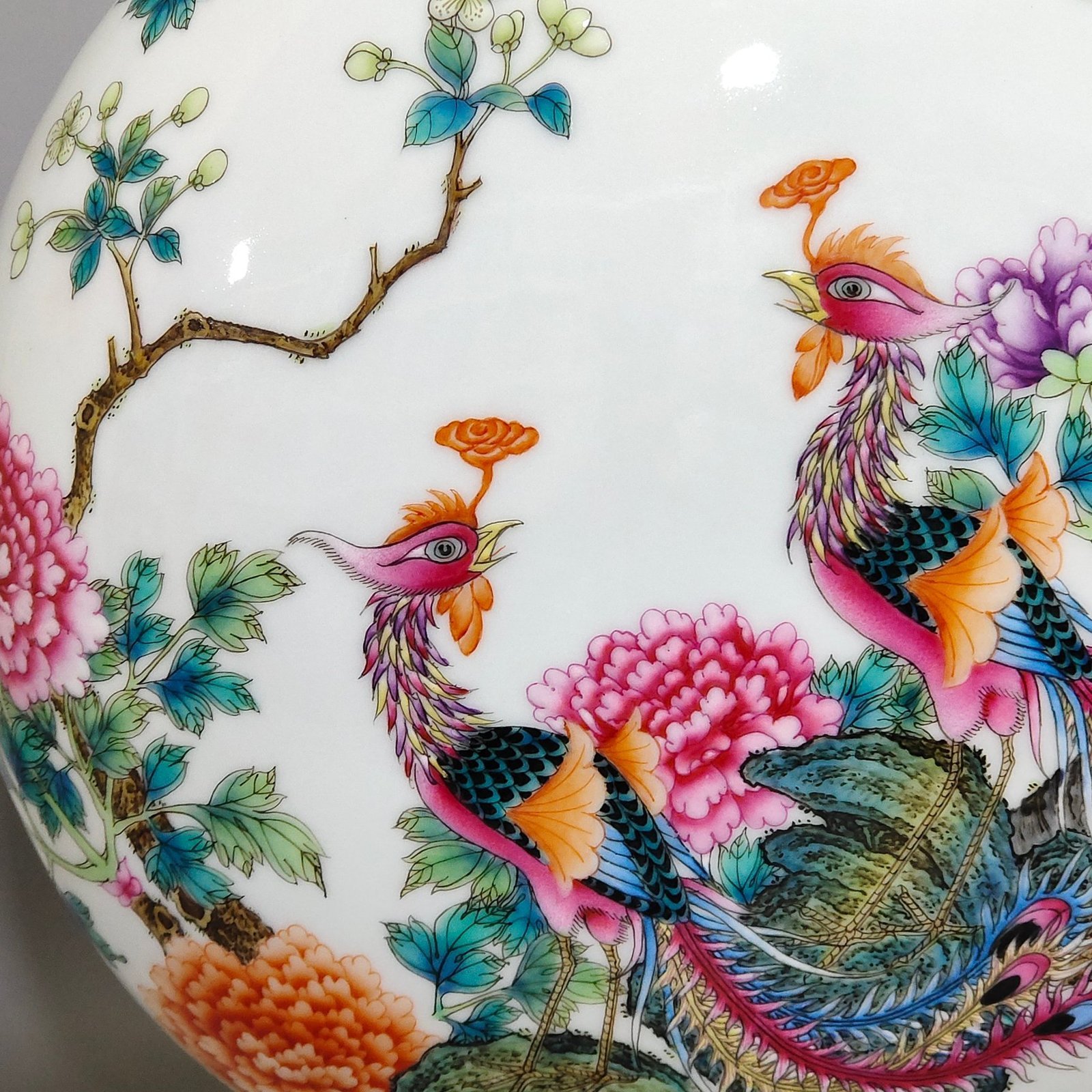 Qing Dynasty Yongzheng Phoenix Peony Flower Holding Moon Vase