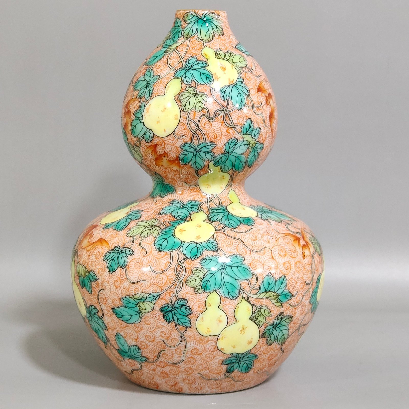 Qing Dynasty Yongzheng phoenix-tailed gourd vase with many seeds and many blessings