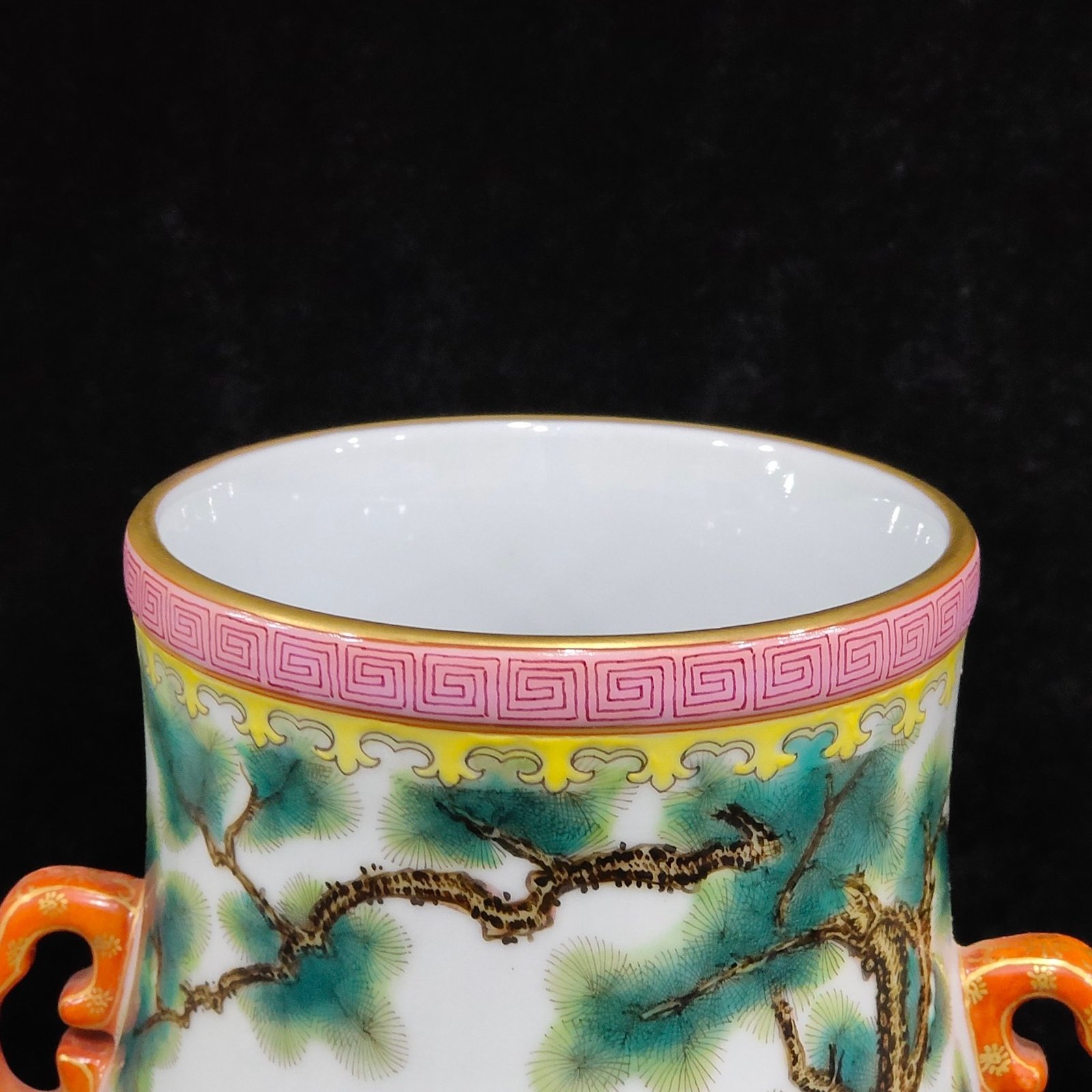 Qing Dynasty Yongzheng A perfect amphora