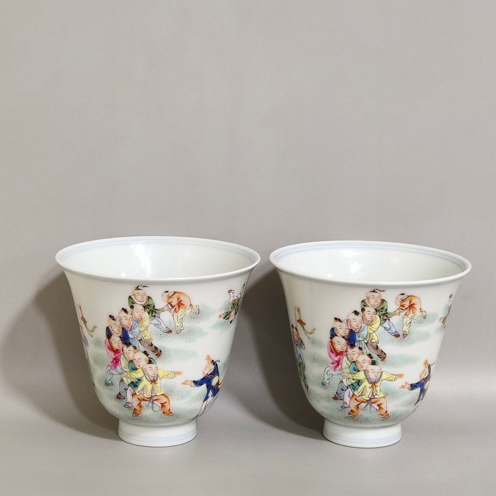 Qing Dynasty Yongzheng A bell cup inscribed with a poem