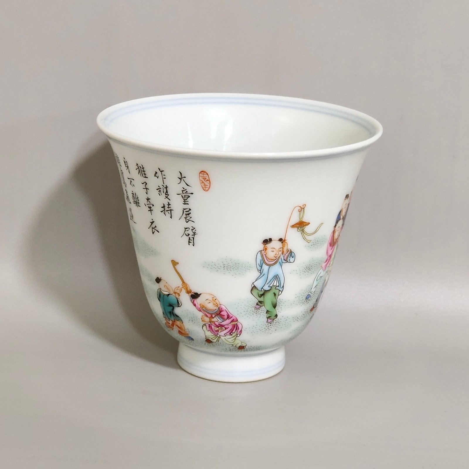 Qing Dynasty Yongzheng A bell cup inscribed with a poem