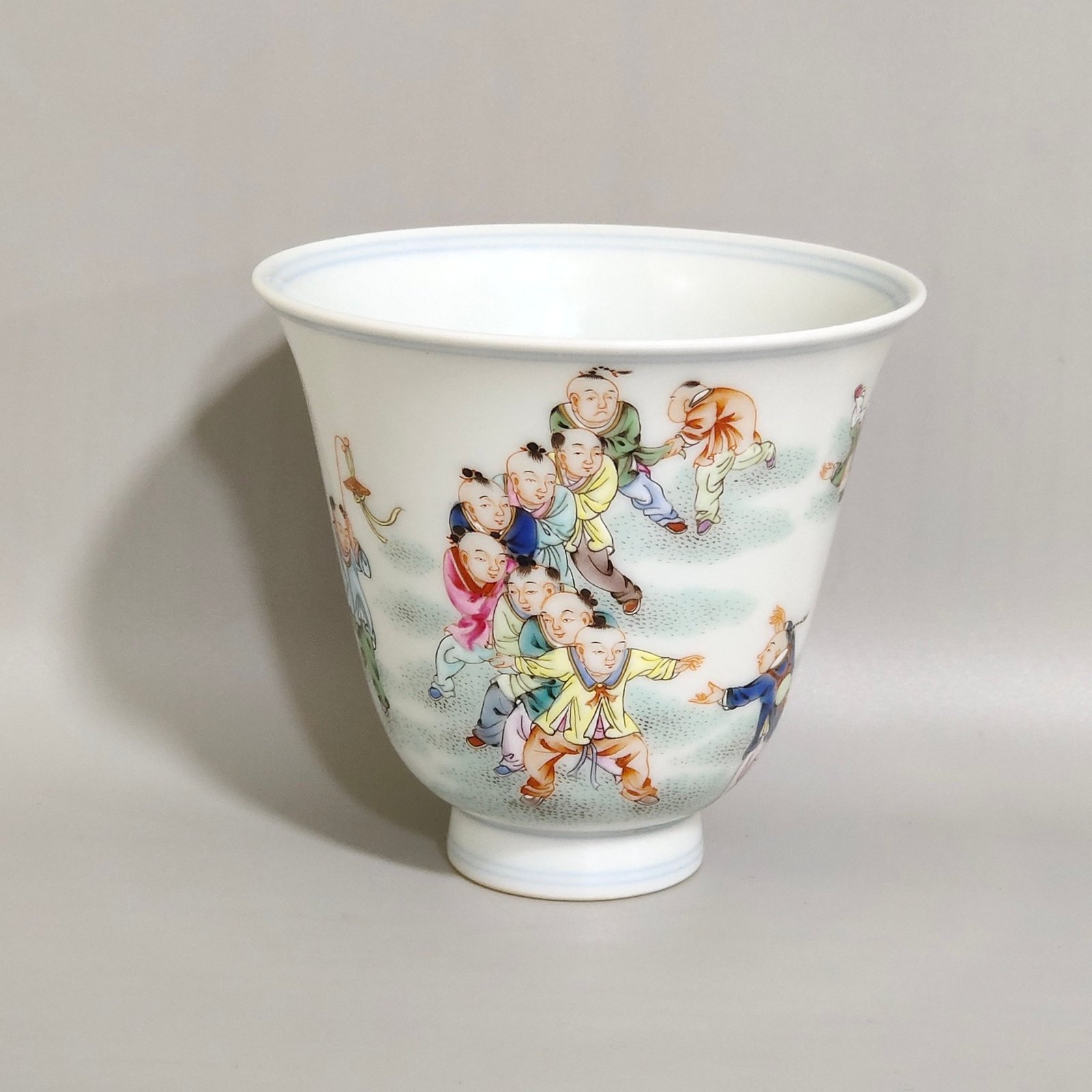 Qing Dynasty Yongzheng A bell cup inscribed with a poem