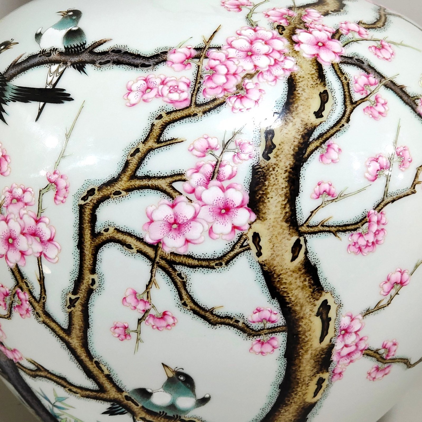 Qing Dynasty Yongzheng twelve happy celestial sphere vase