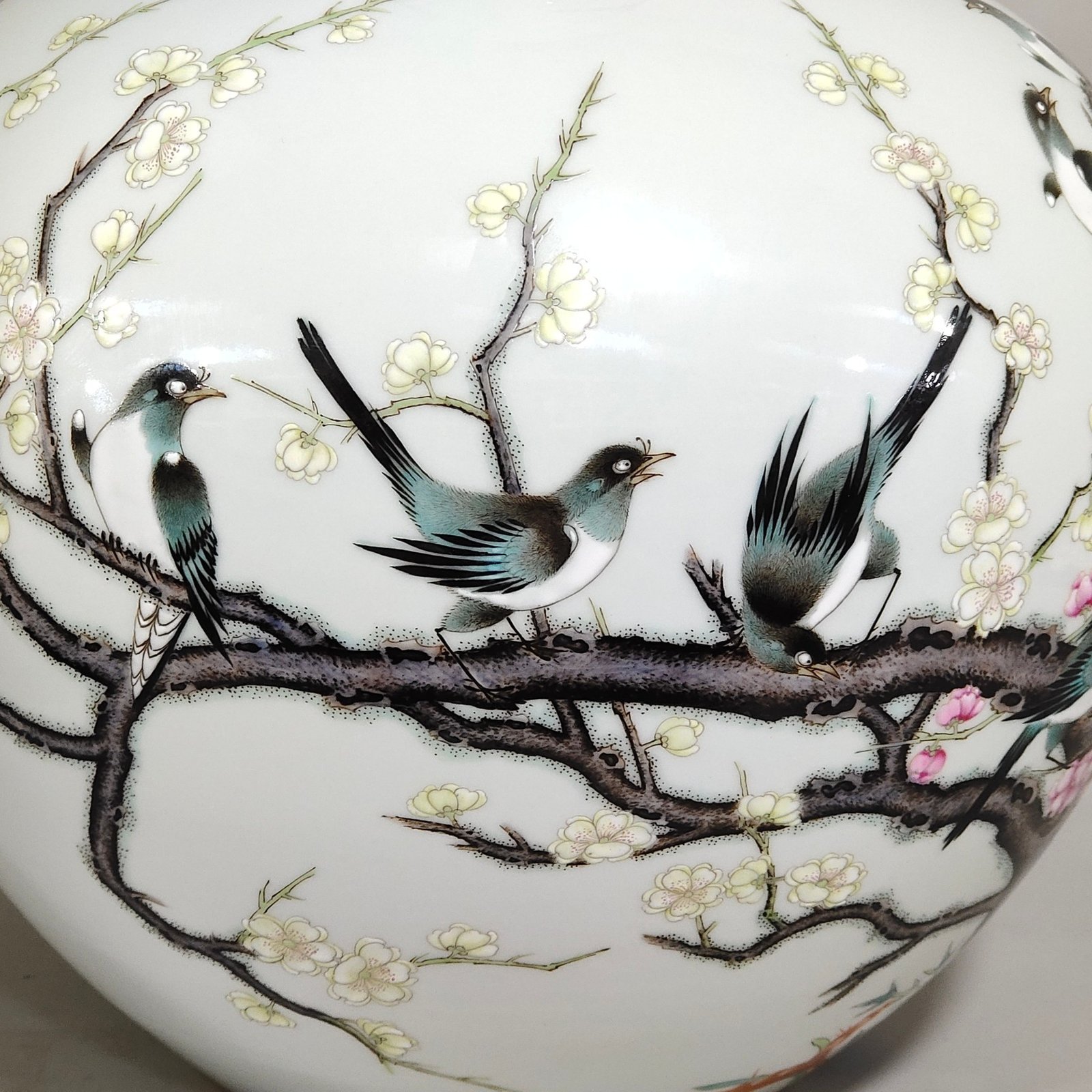 Qing Dynasty Yongzheng twelve happy celestial sphere vase