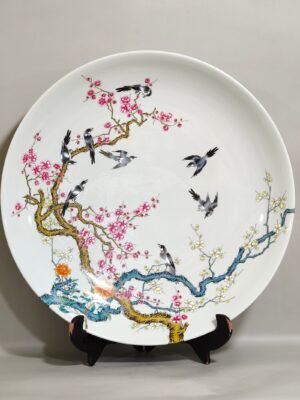 Qing Dynasty Yongzheng A large plate of magpies climbing plum trees and crossing branches
