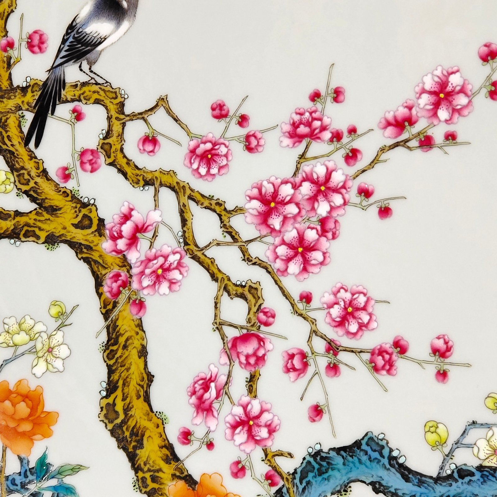 Qing Dynasty Yongzheng A large plate of magpies climbing plum trees and crossing branches